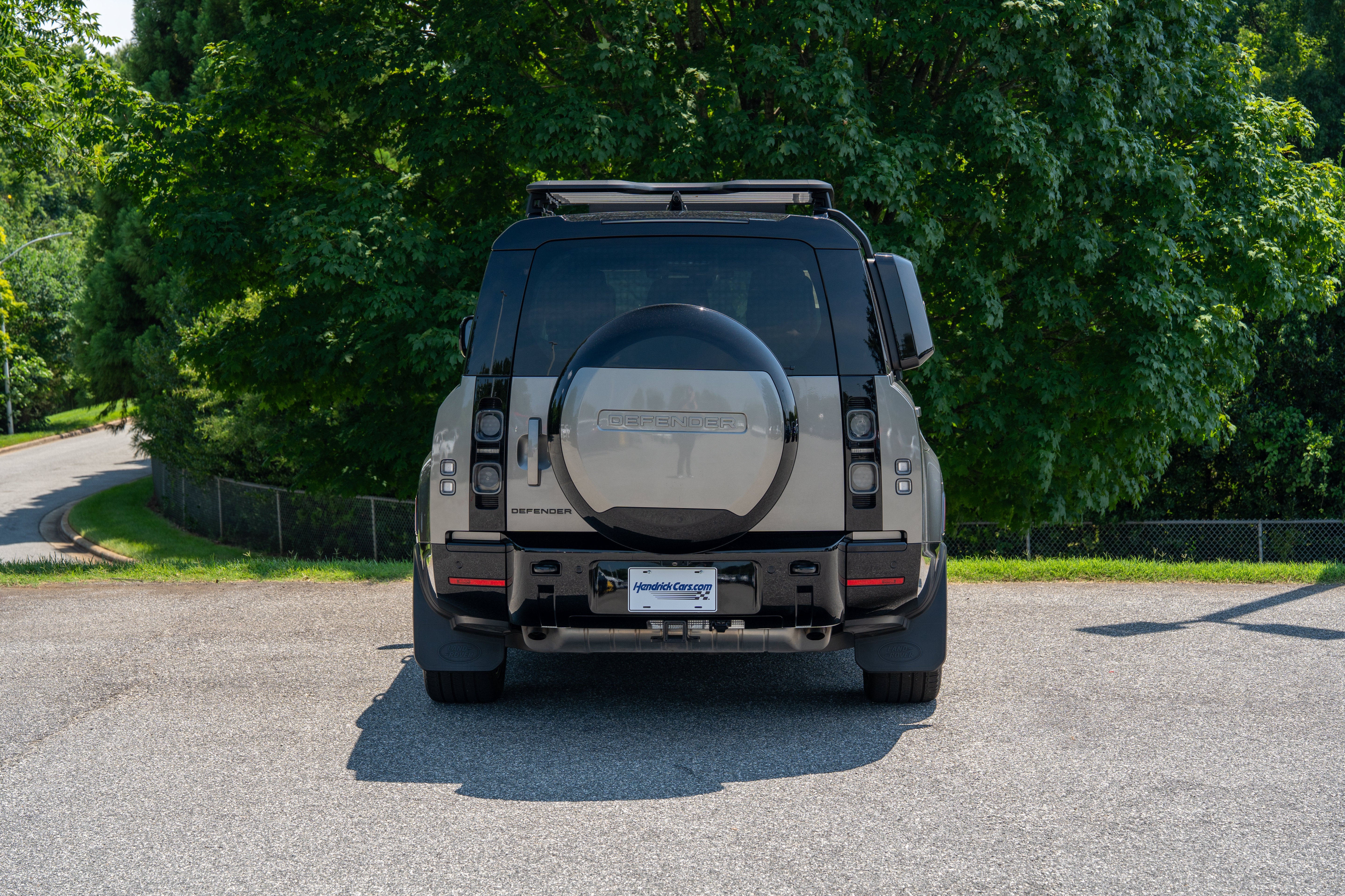 Used 2024 Silicon Silver Premium Metallic Land Rover X image 7