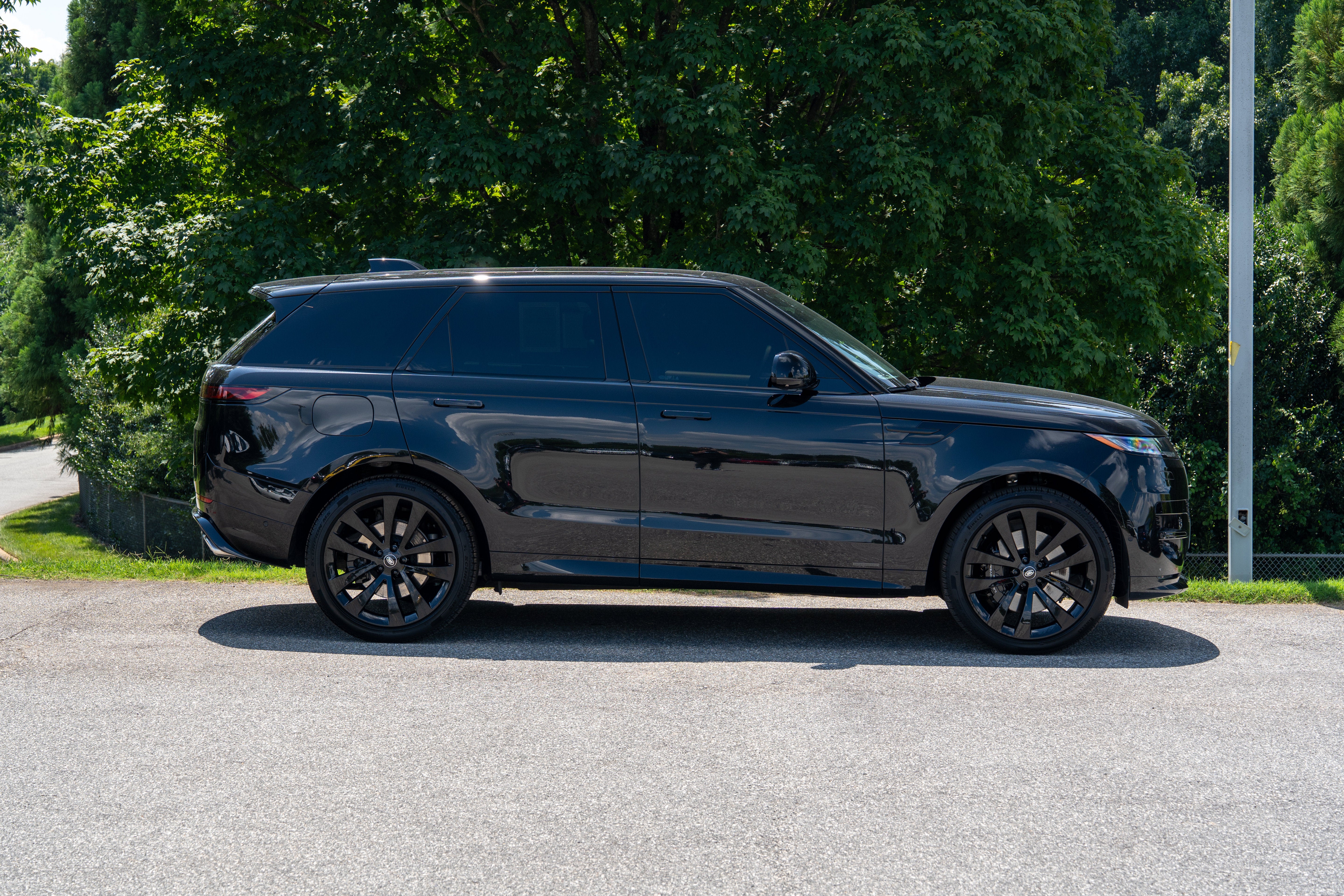 Used 2025 Santorini Black Metallic Land Rover Autobiography image 9