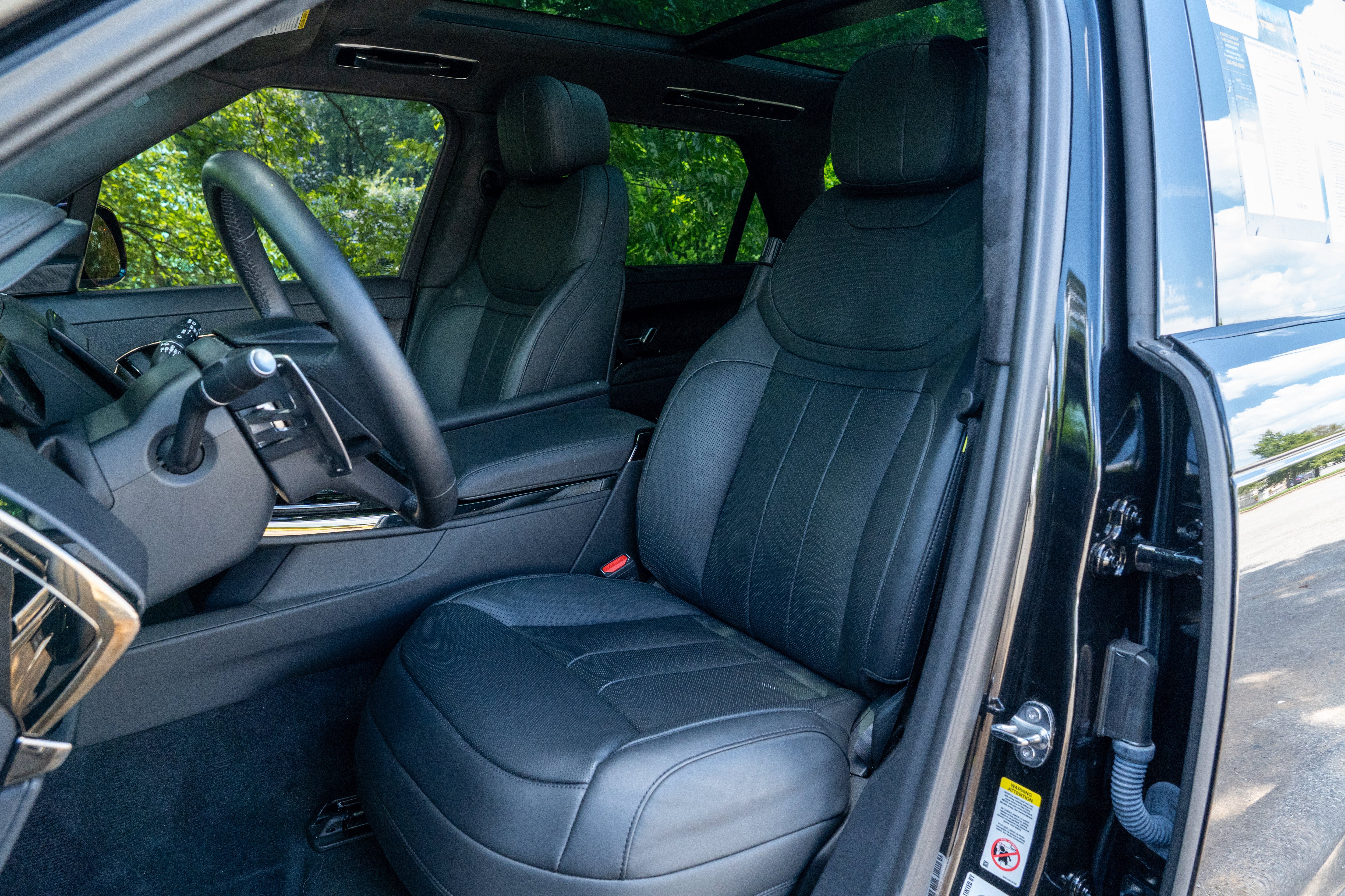 Used 2025 Santorini Black Metallic Land Rover Autobiography image 15