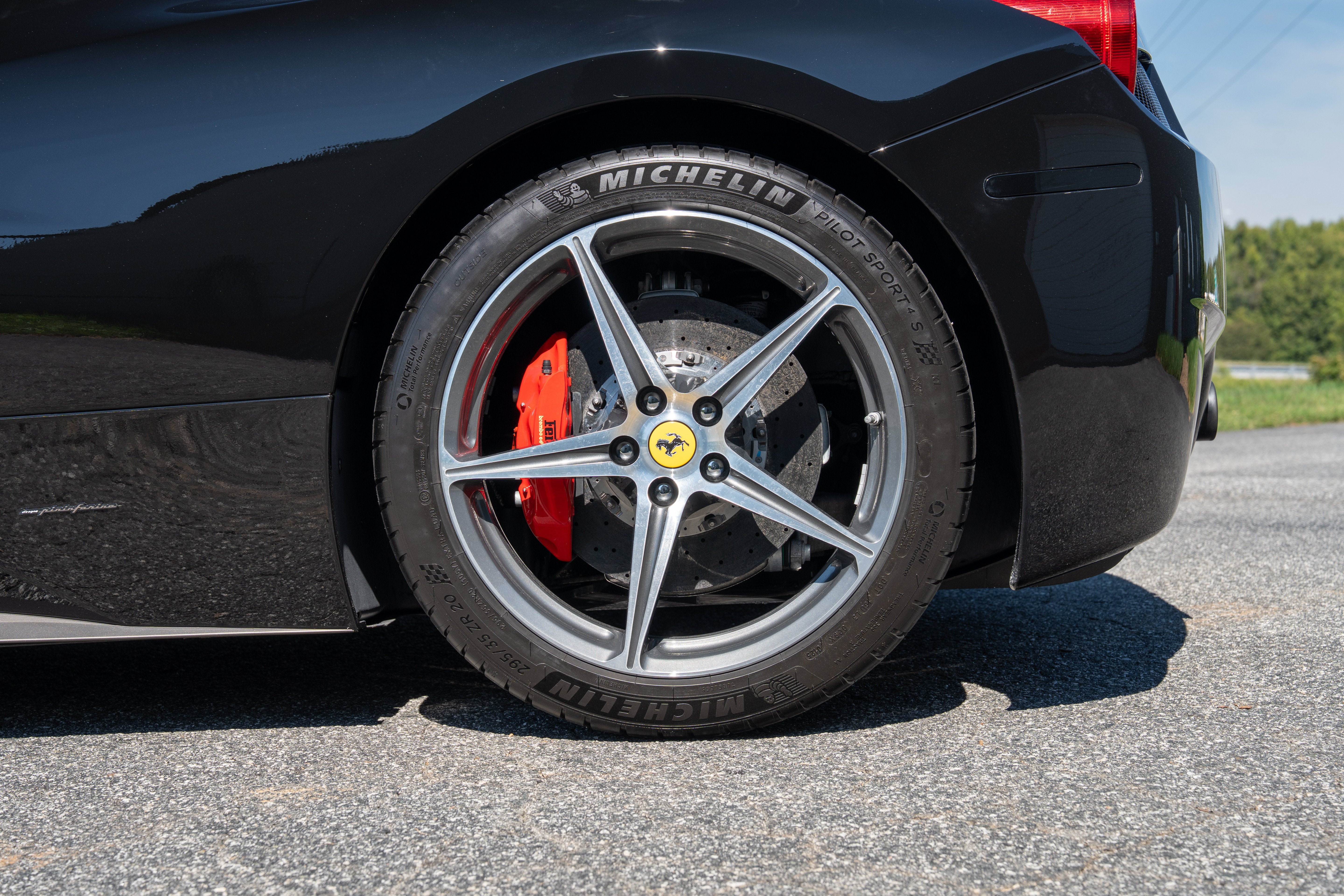 Used 2010 Nero Ferrari  image 10