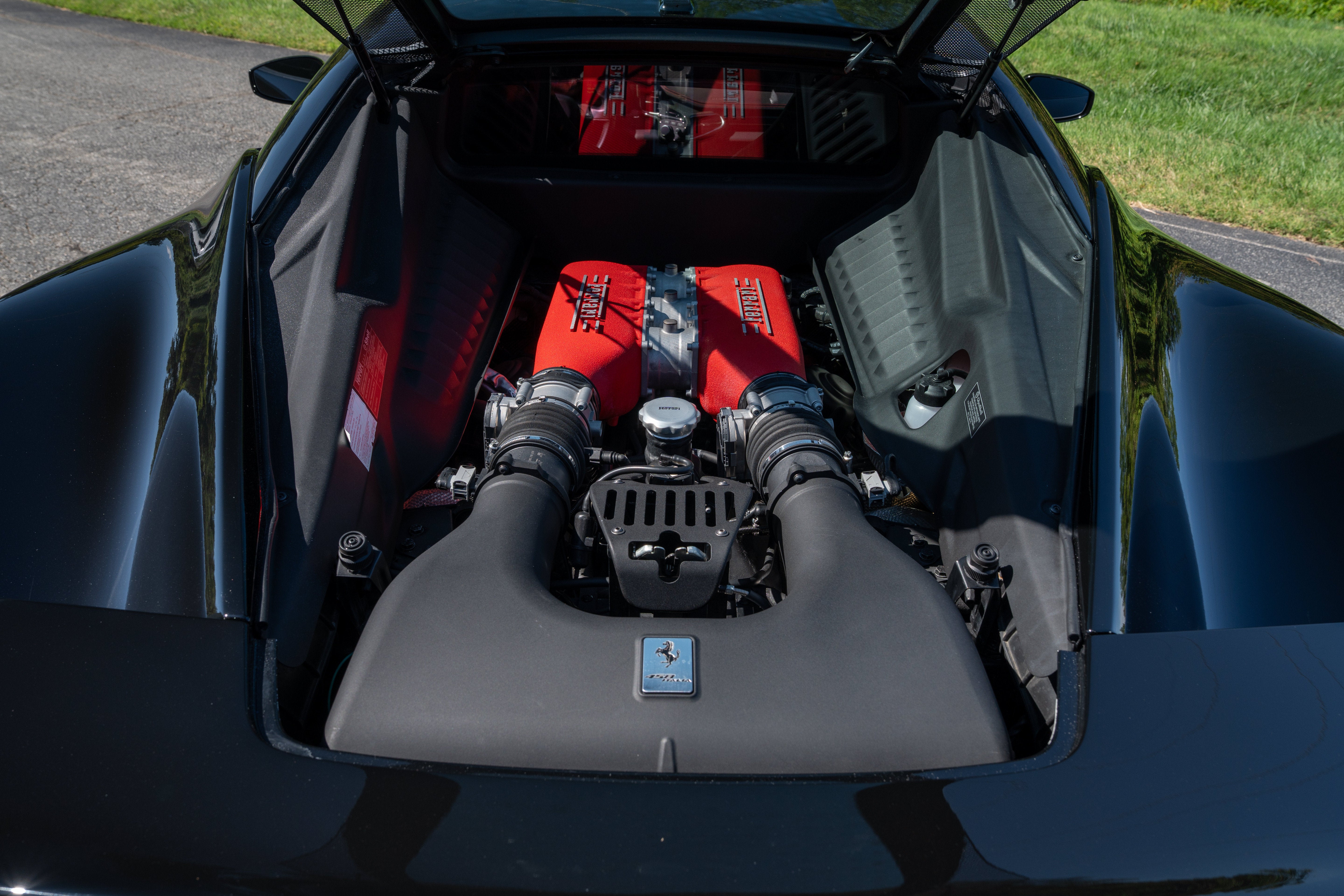 Used 2010 Nero Ferrari  image 12