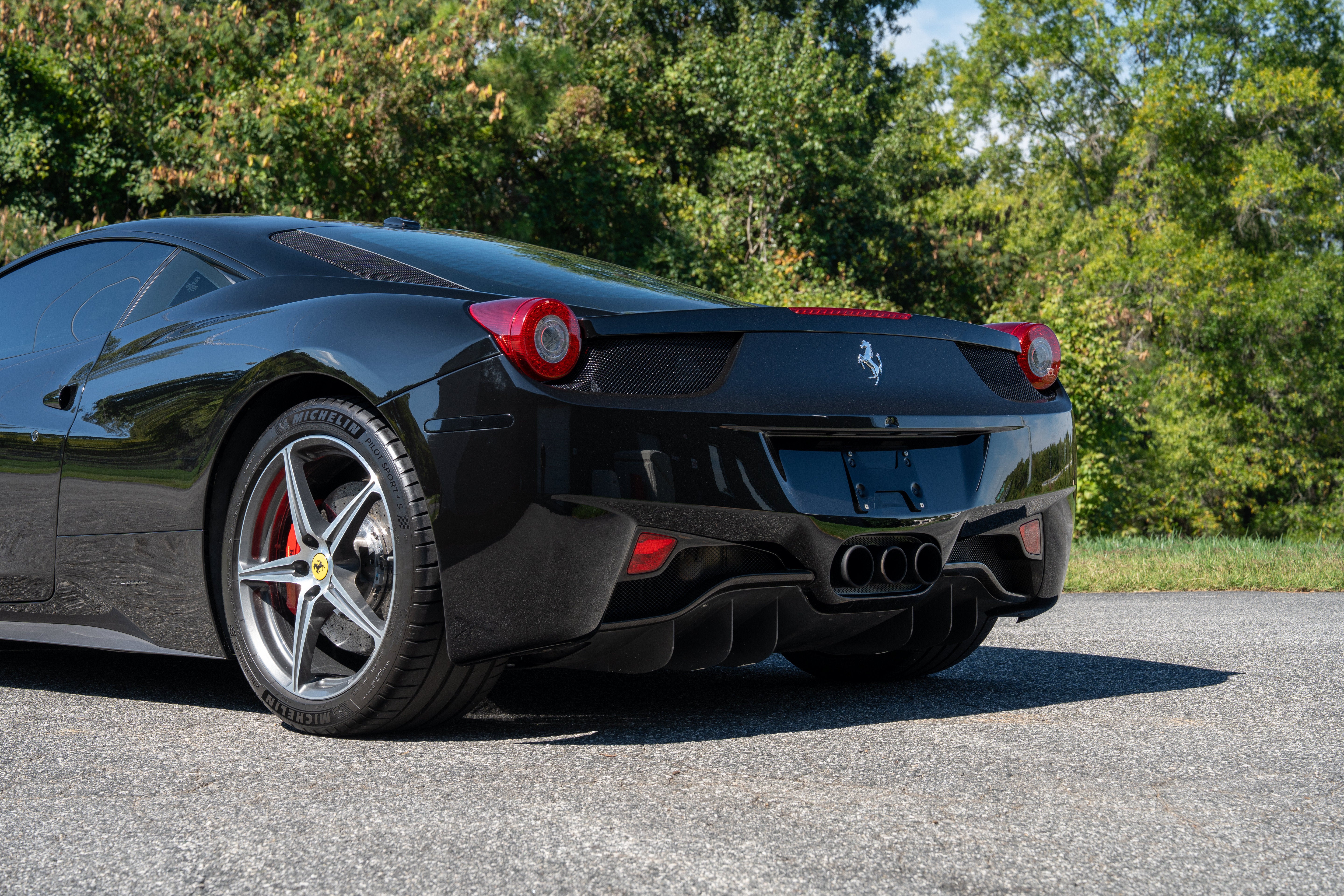 Used 2010 Nero Ferrari  image 20
