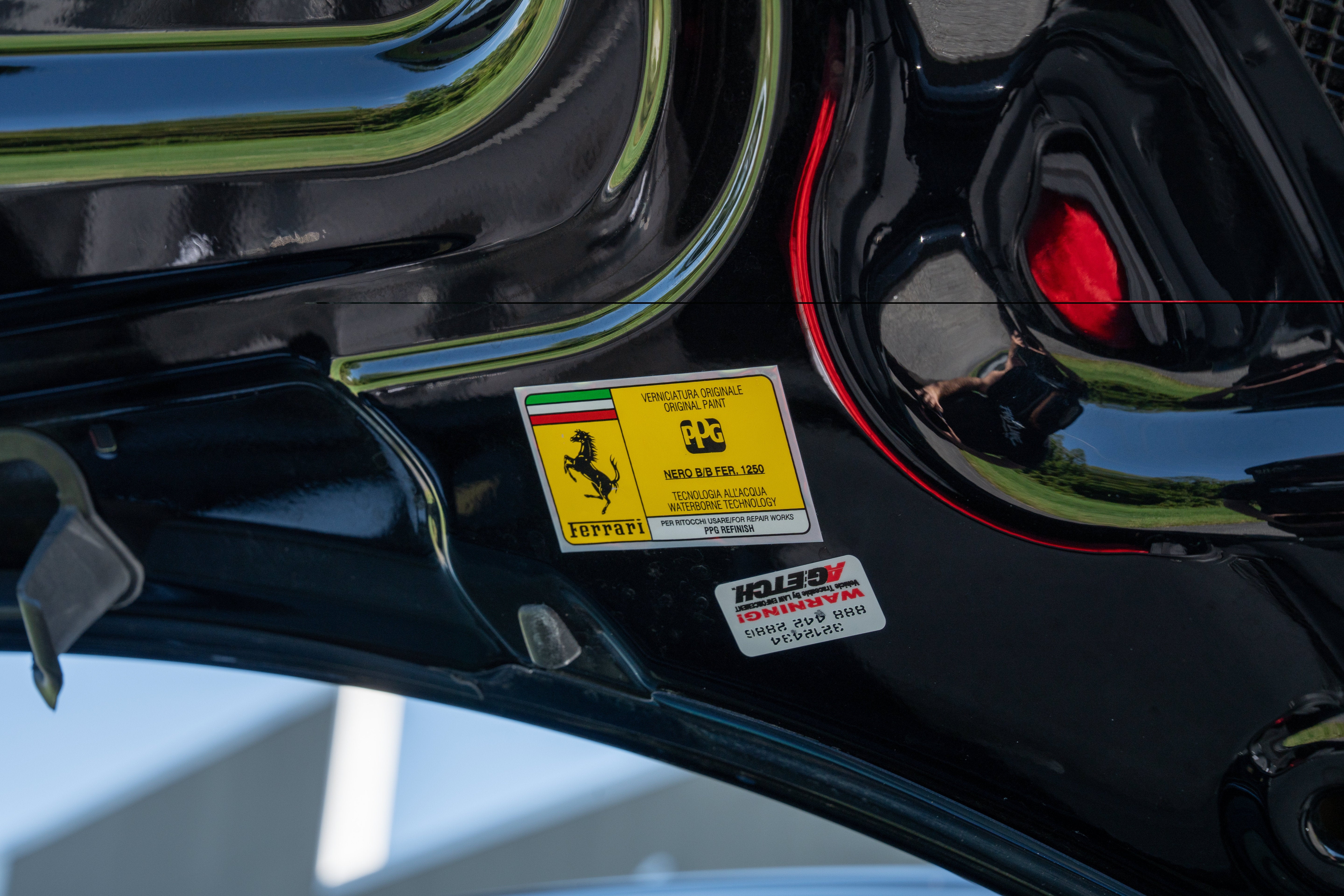 Used 2010 Nero Ferrari  image 24