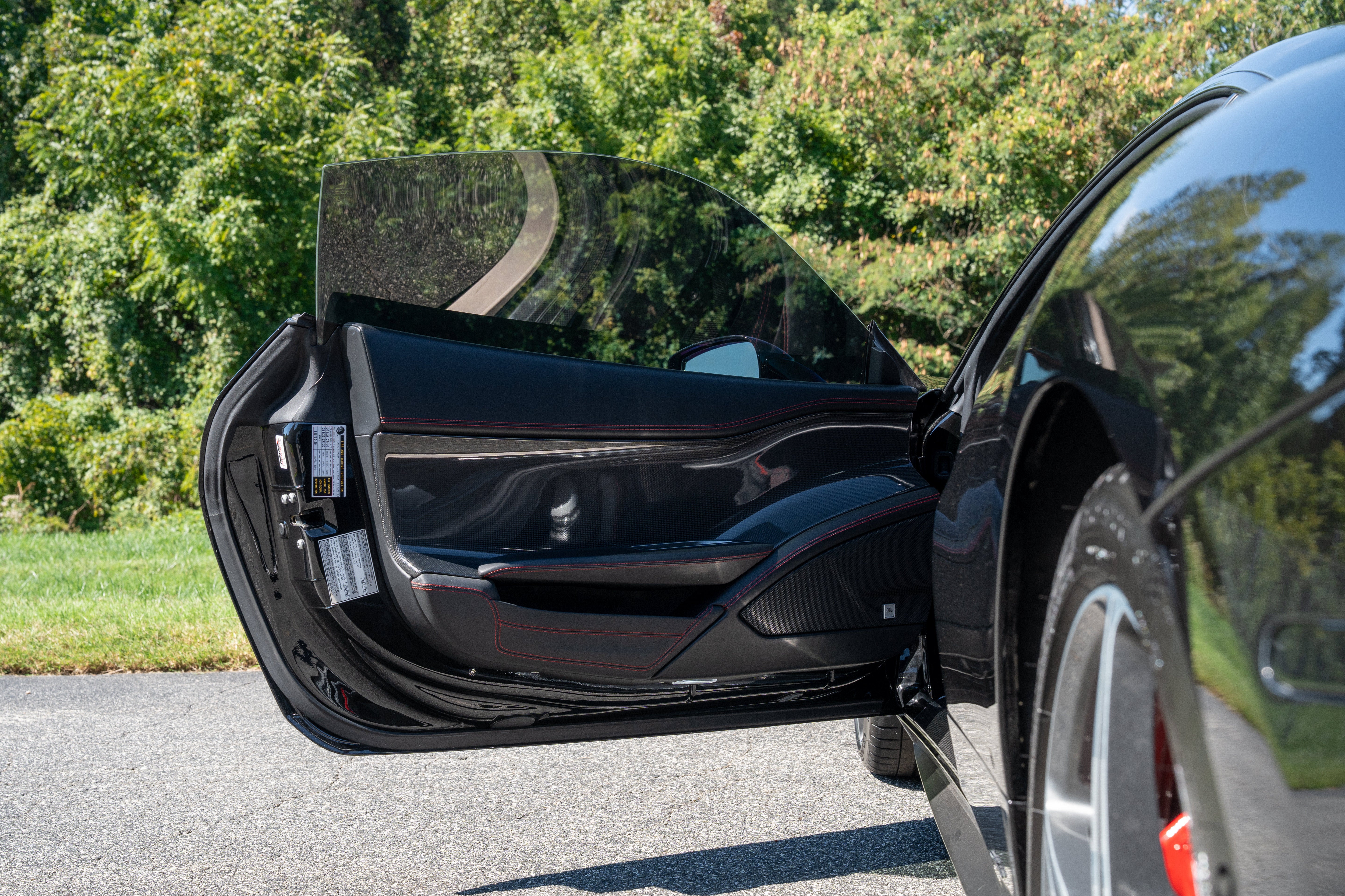 Used 2010 Nero Ferrari  image 25