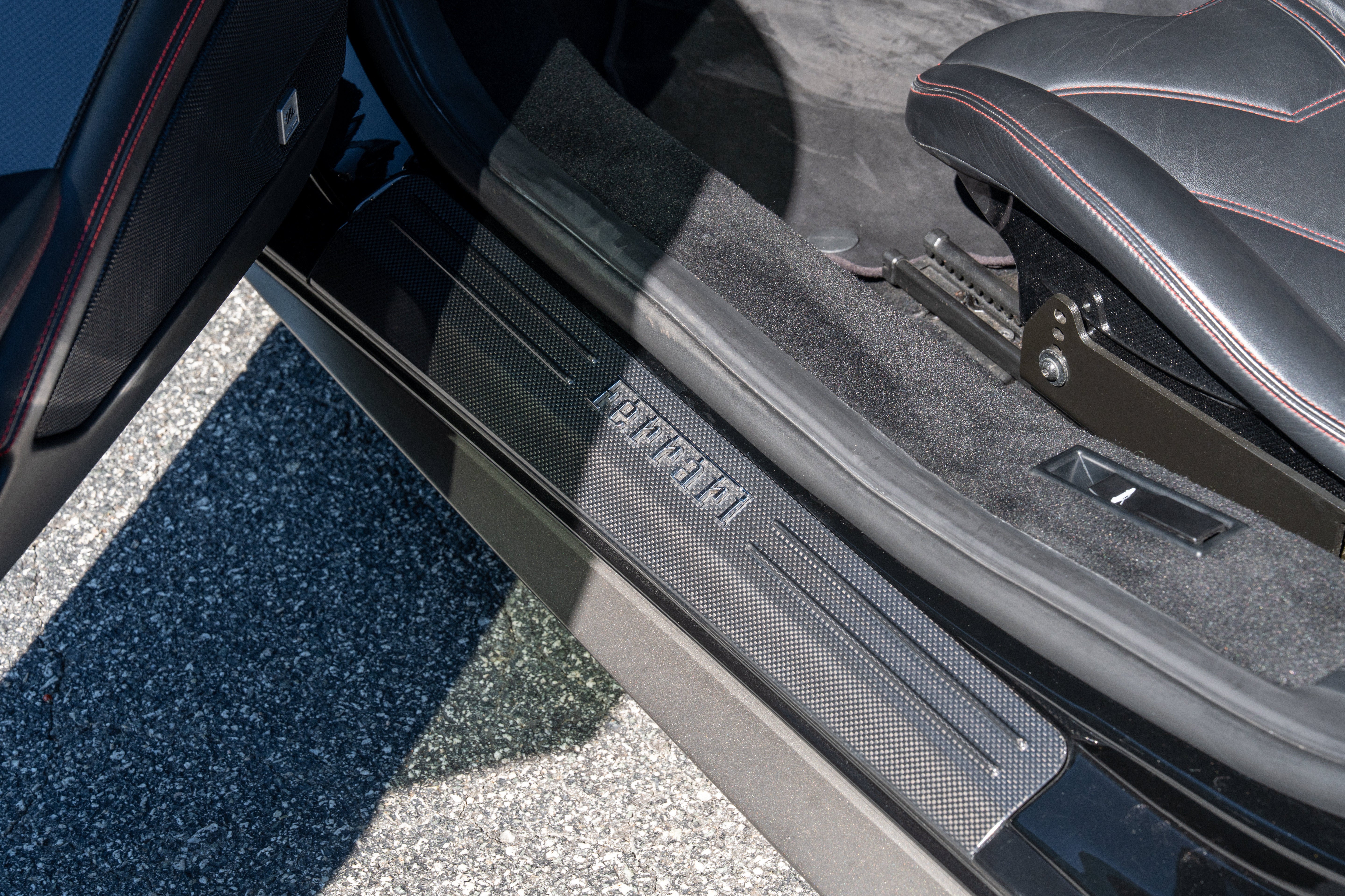 Used 2010 Nero Ferrari  image 28
