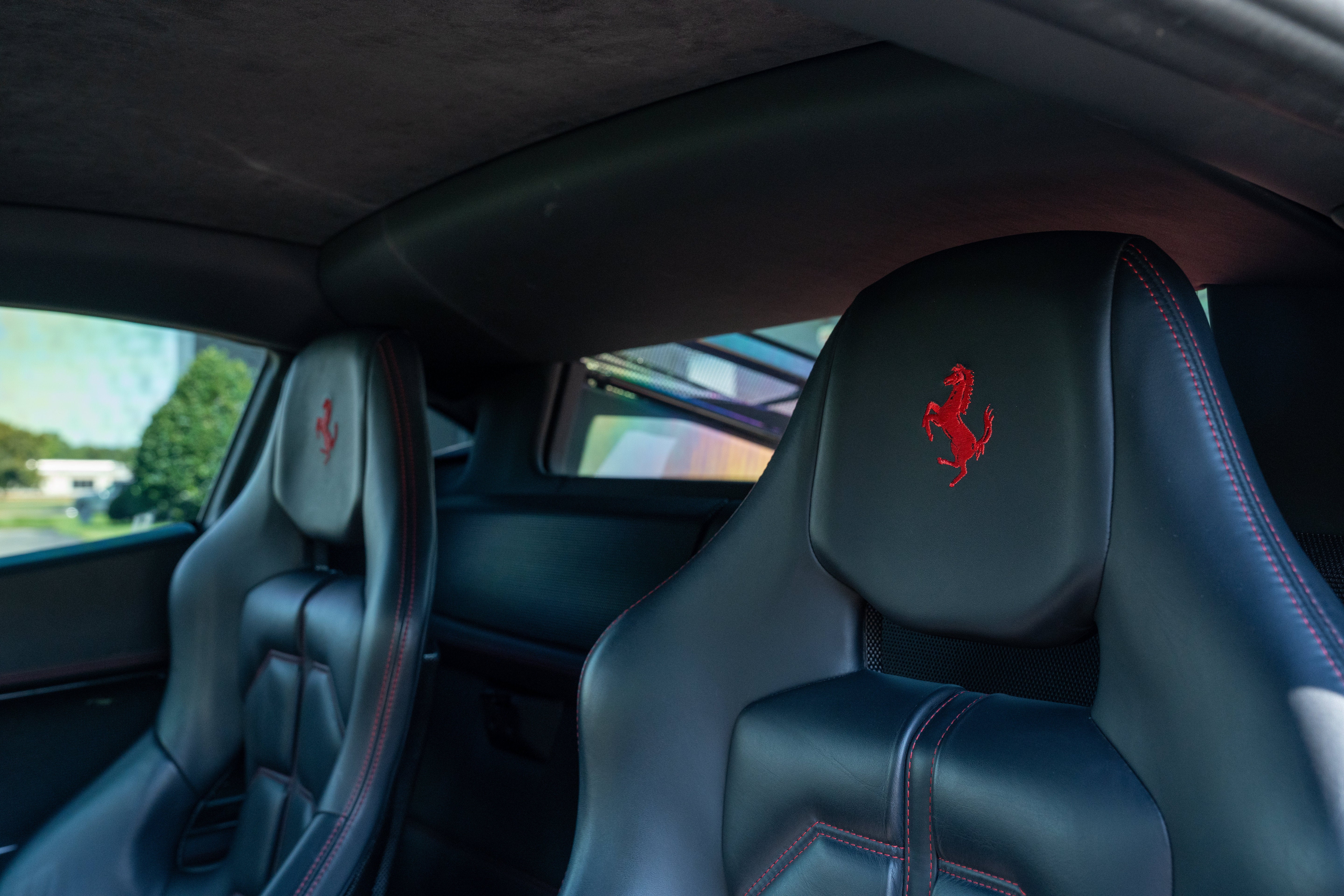 Used 2010 Nero Ferrari  image 32