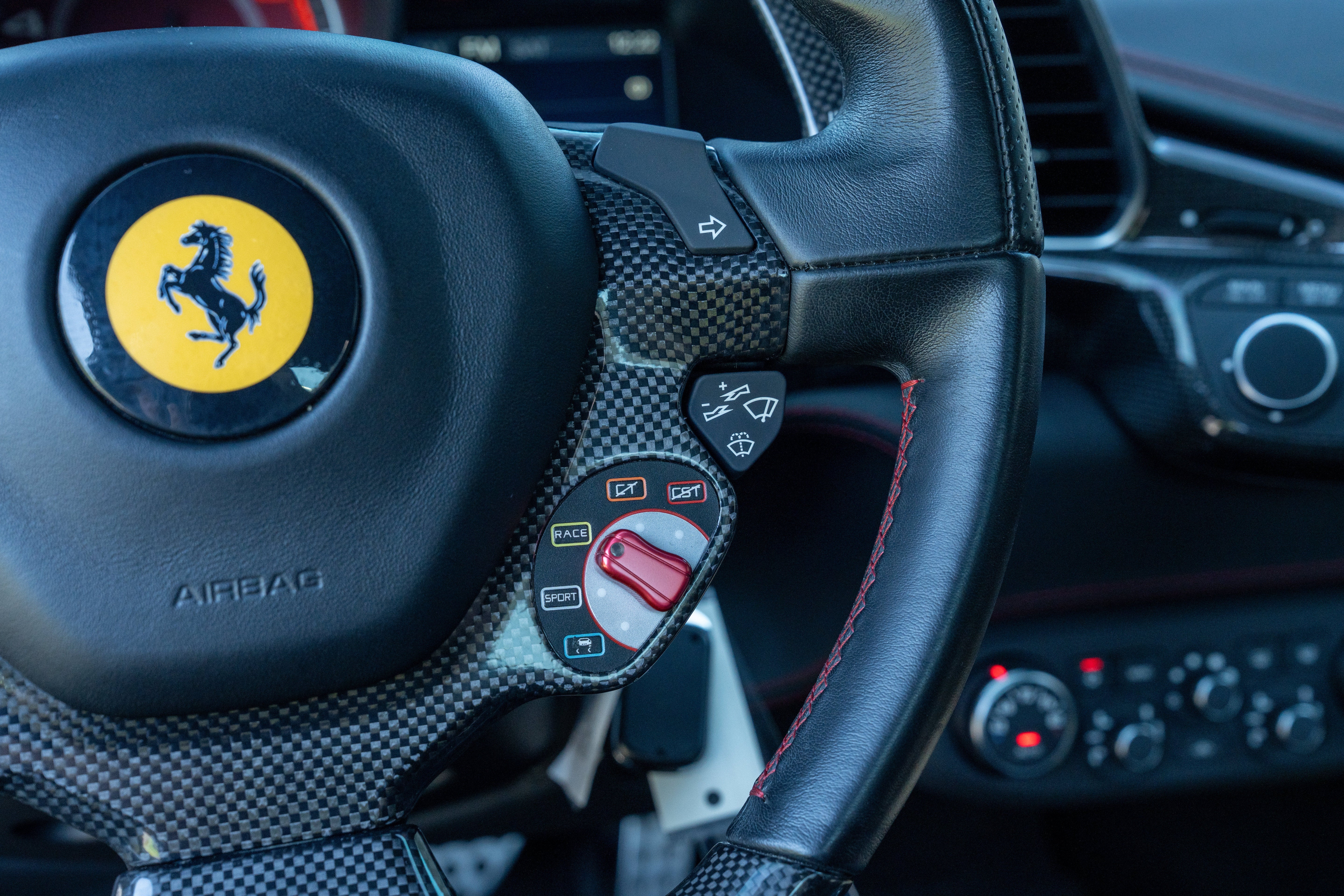 Used 2010 Nero Ferrari  image 36