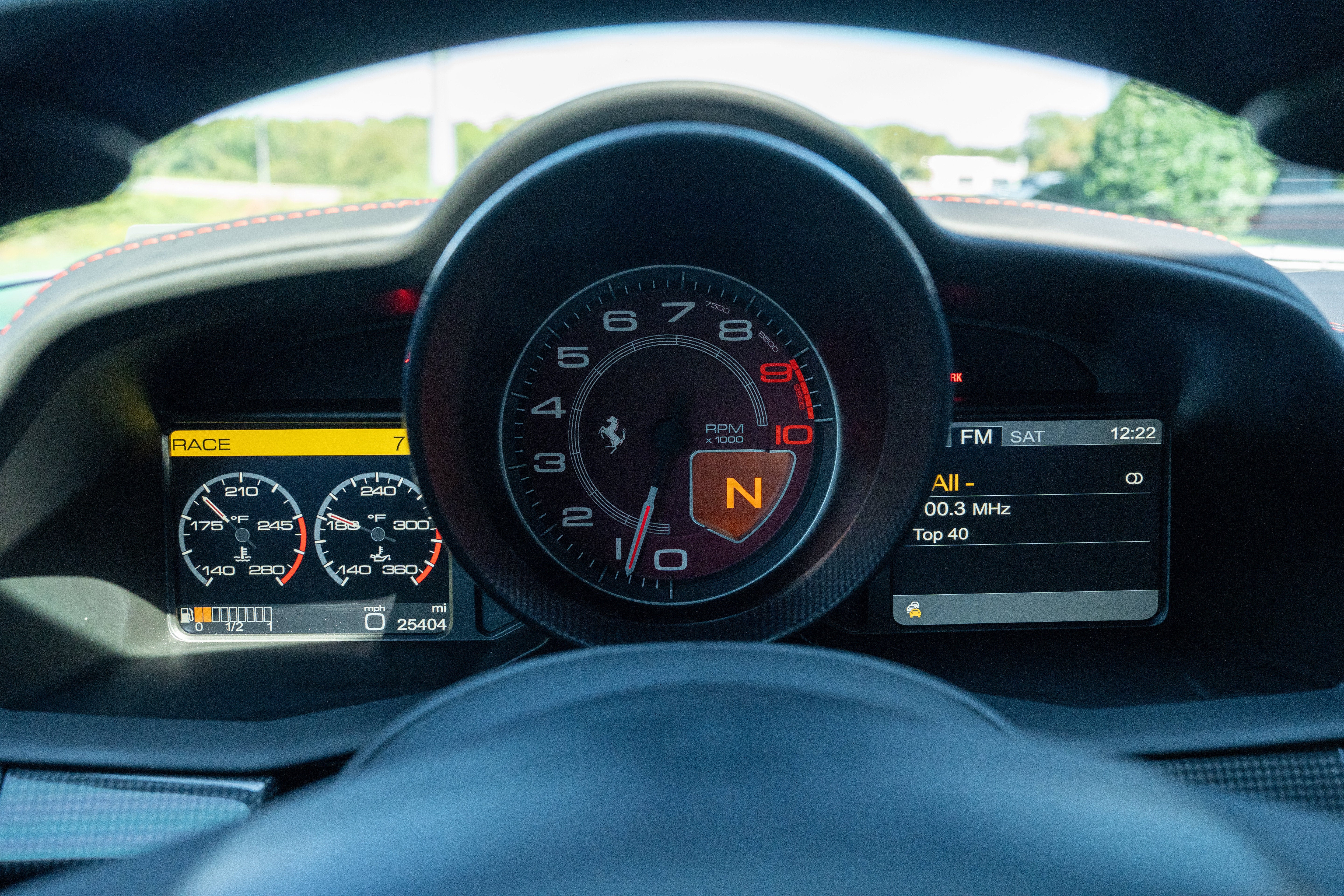 Used 2010 Nero Ferrari  image 38