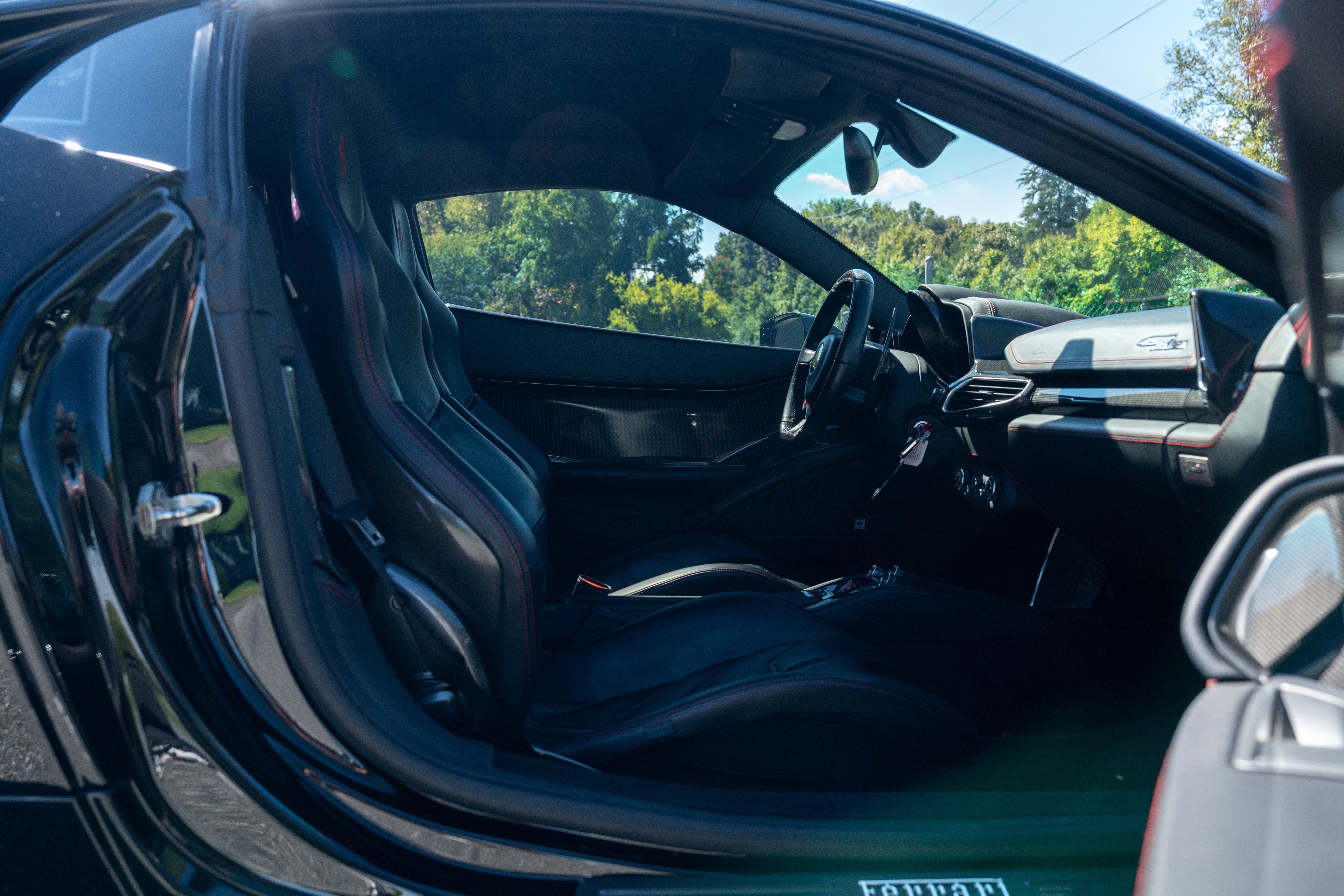 Used 2010 Nero Ferrari  image 48