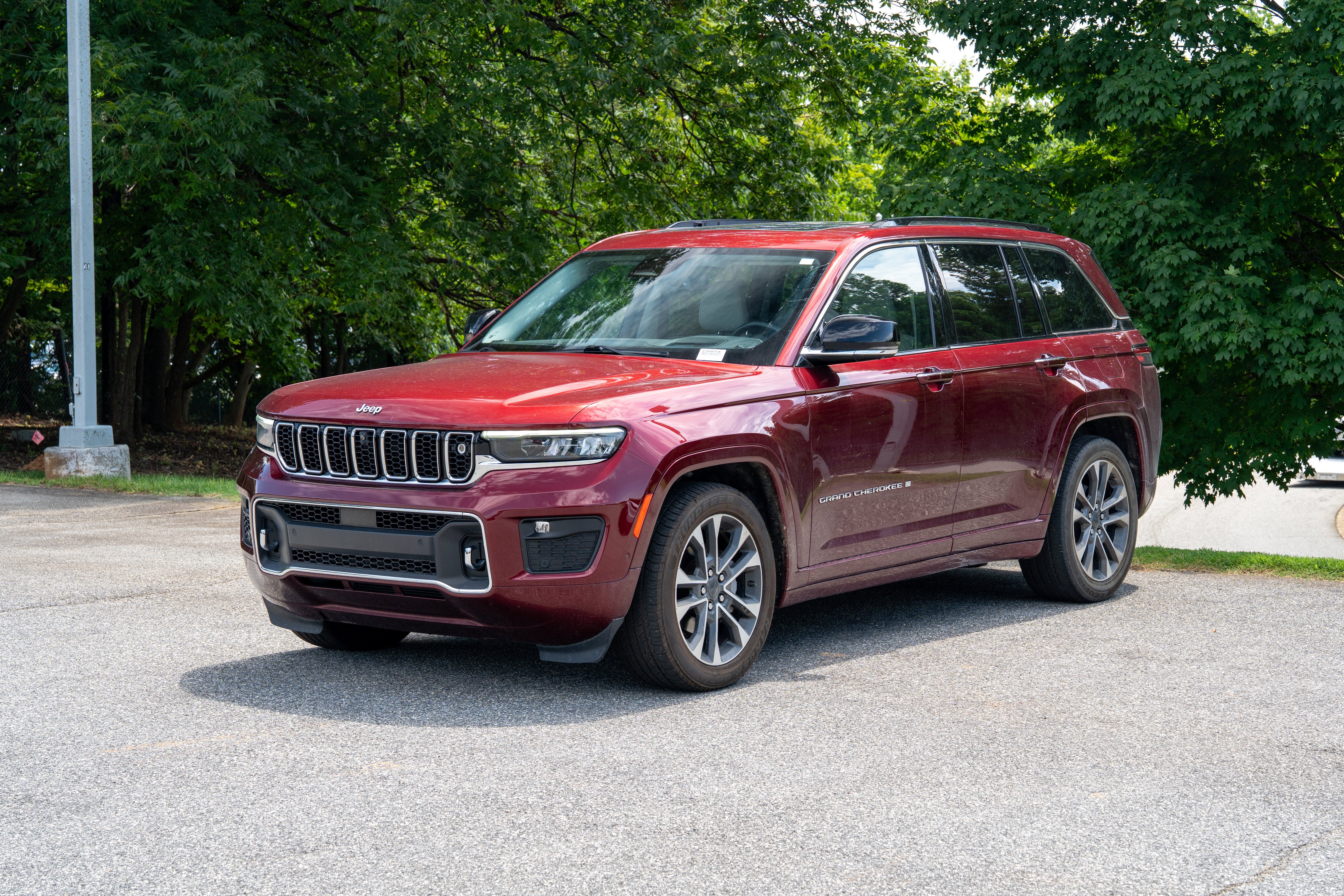 Used 2023 Velvet Red Pearlcoat Jeep Overland image 3