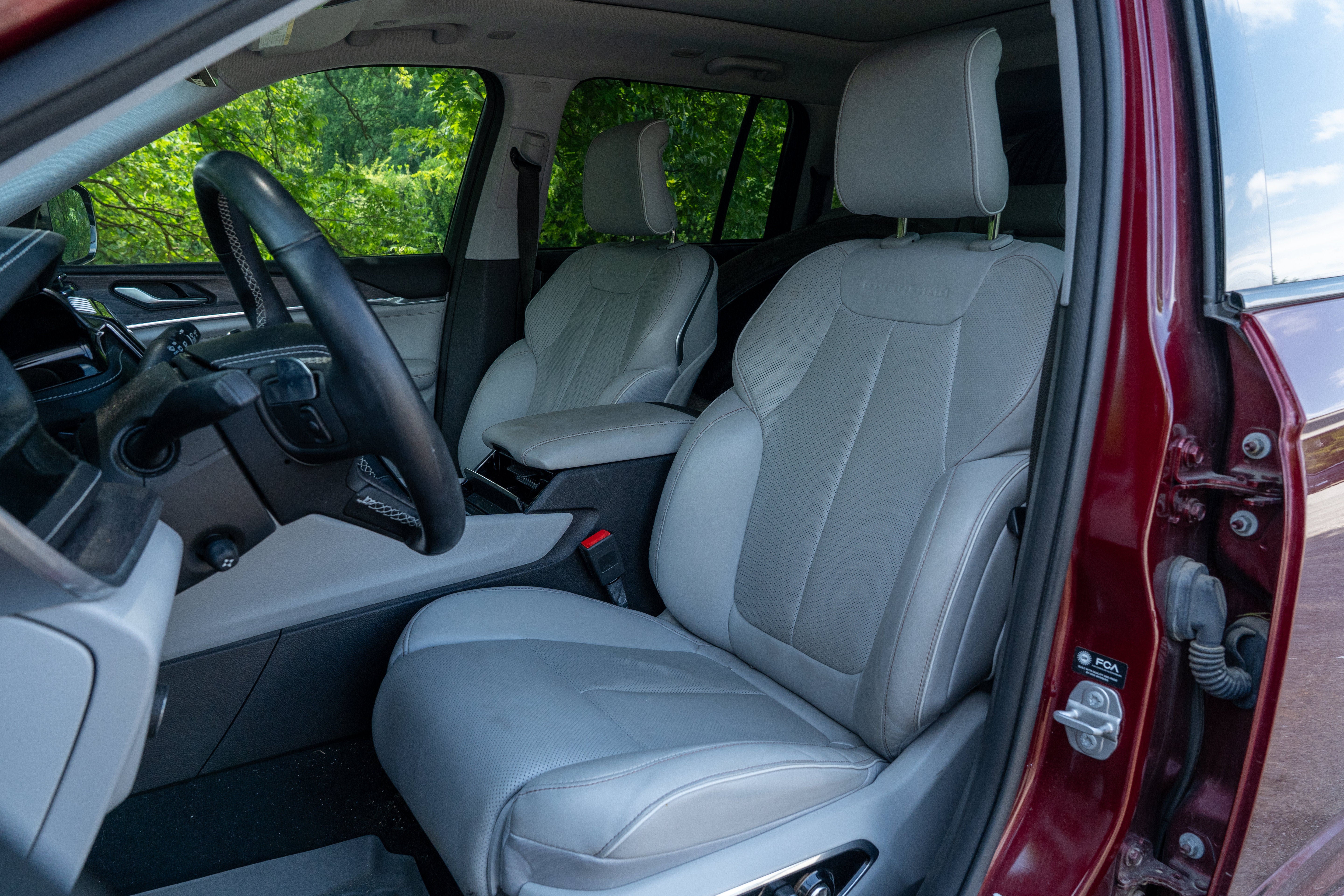 Used 2023 Velvet Red Pearlcoat Jeep Overland image 7