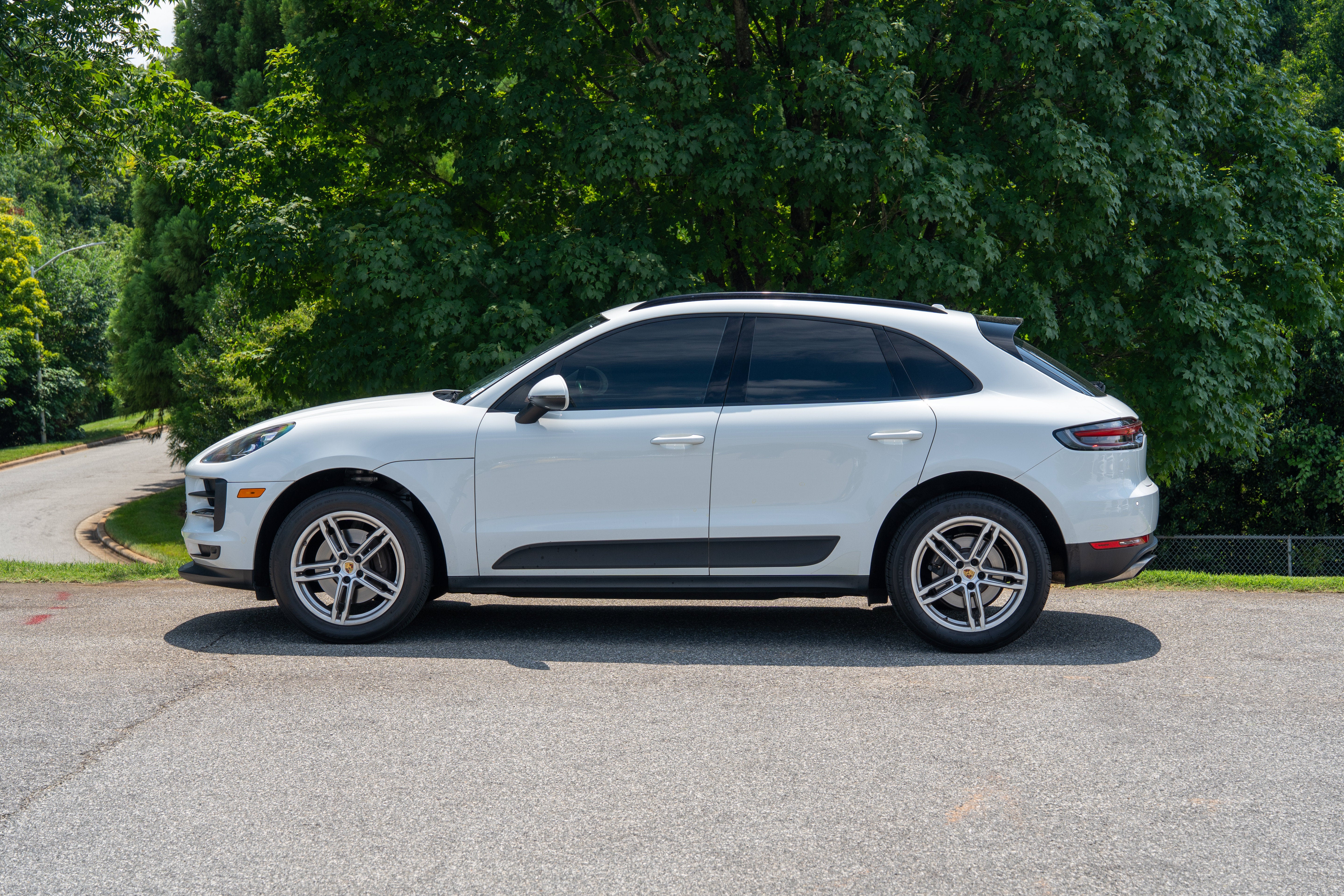 Used 2019 White Porsche  image 2