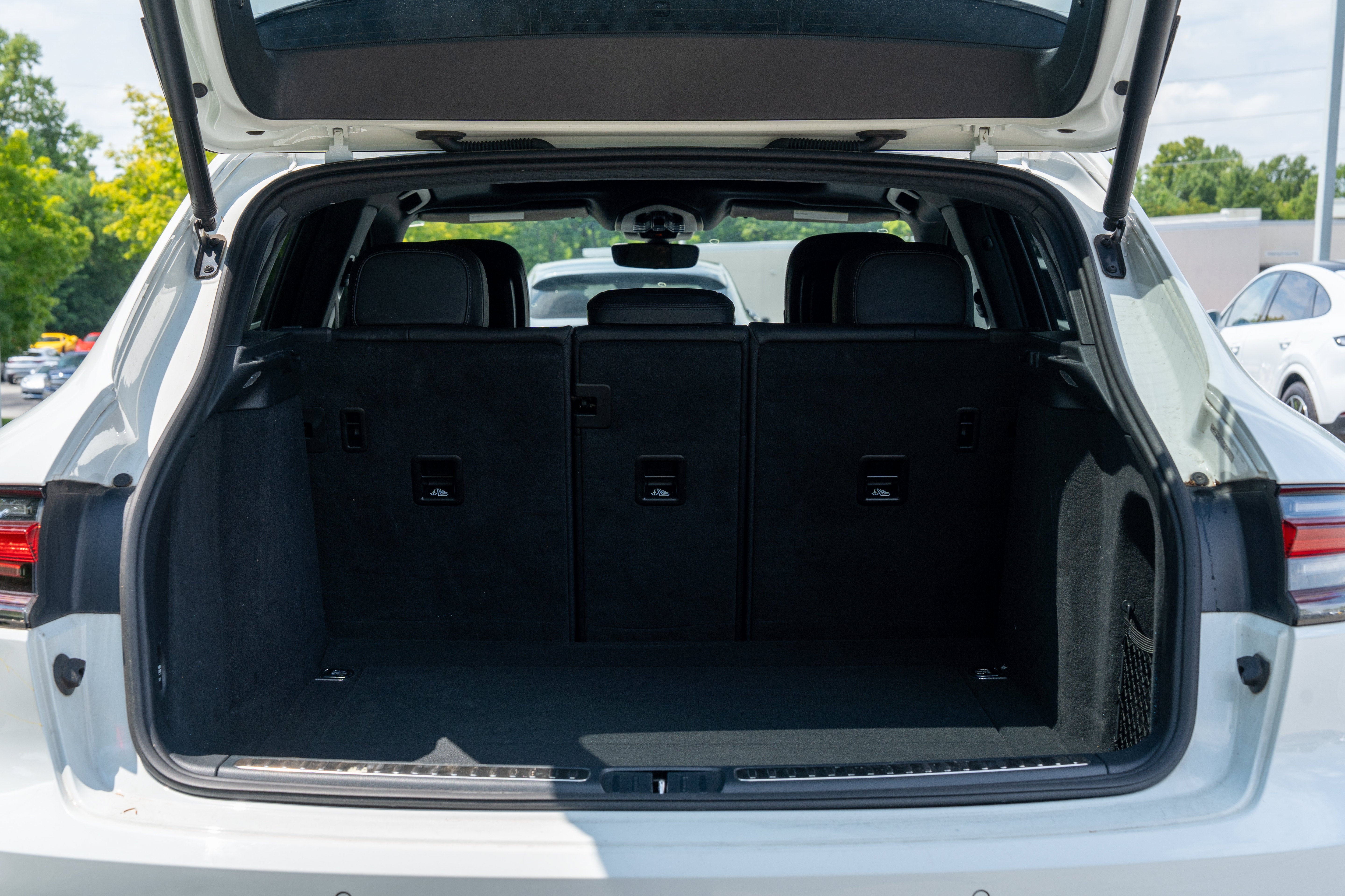 Used 2019 White Porsche  image 16