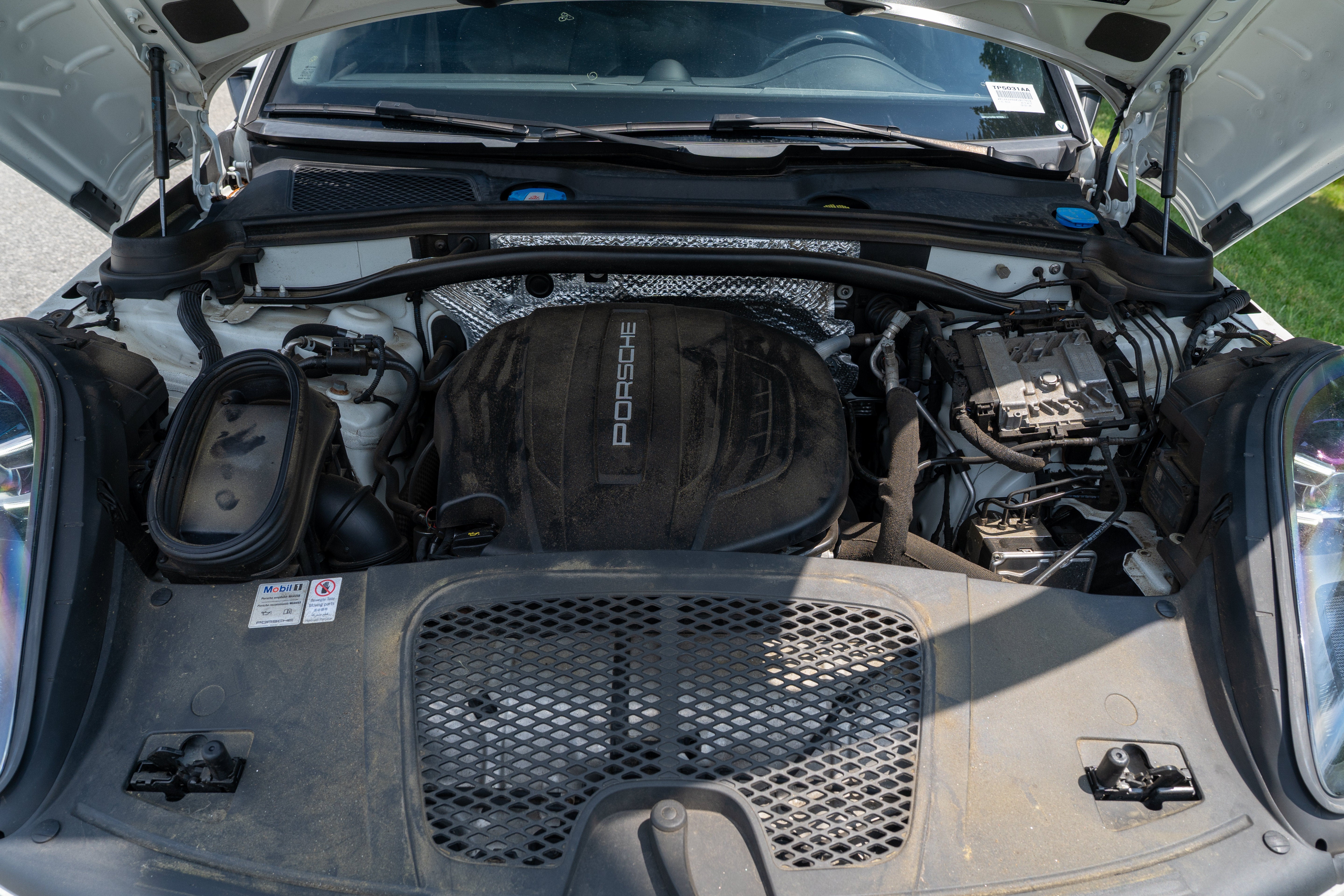 Used 2019 White Porsche  image 17