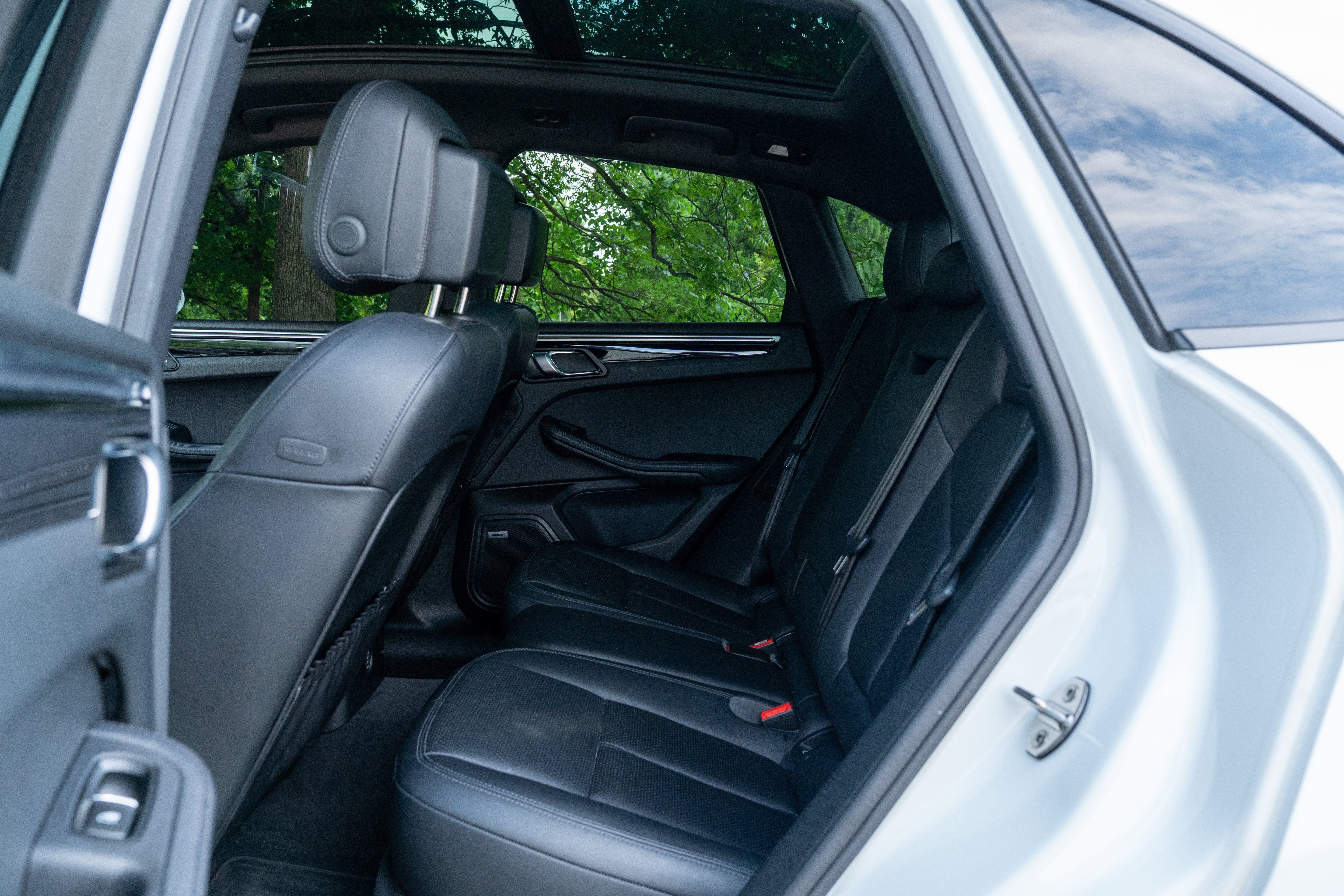 Used 2019 White Porsche  image 32