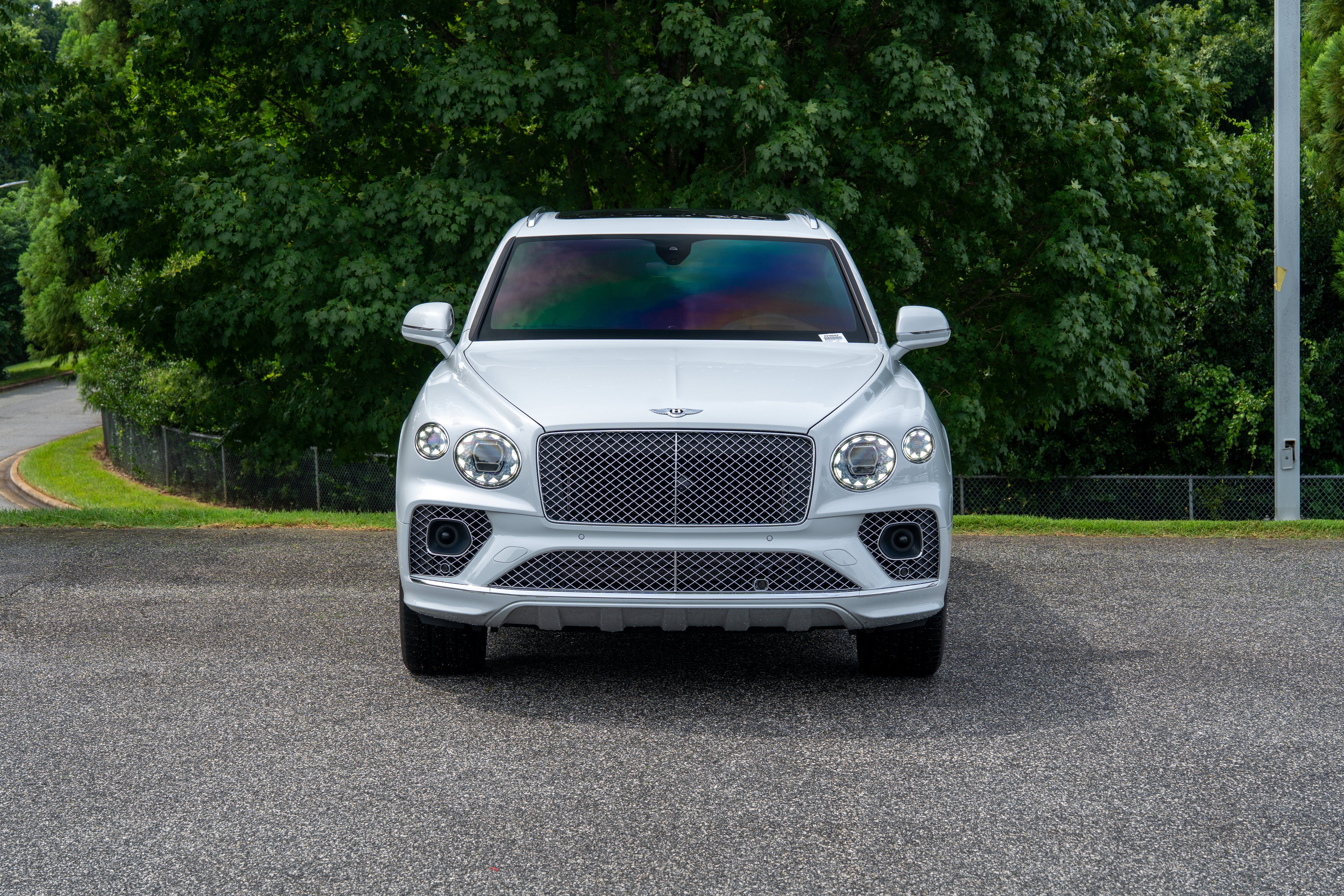 Used 2022 Ghost White Pearlescent by Mulliner Bentley V8 image 2
