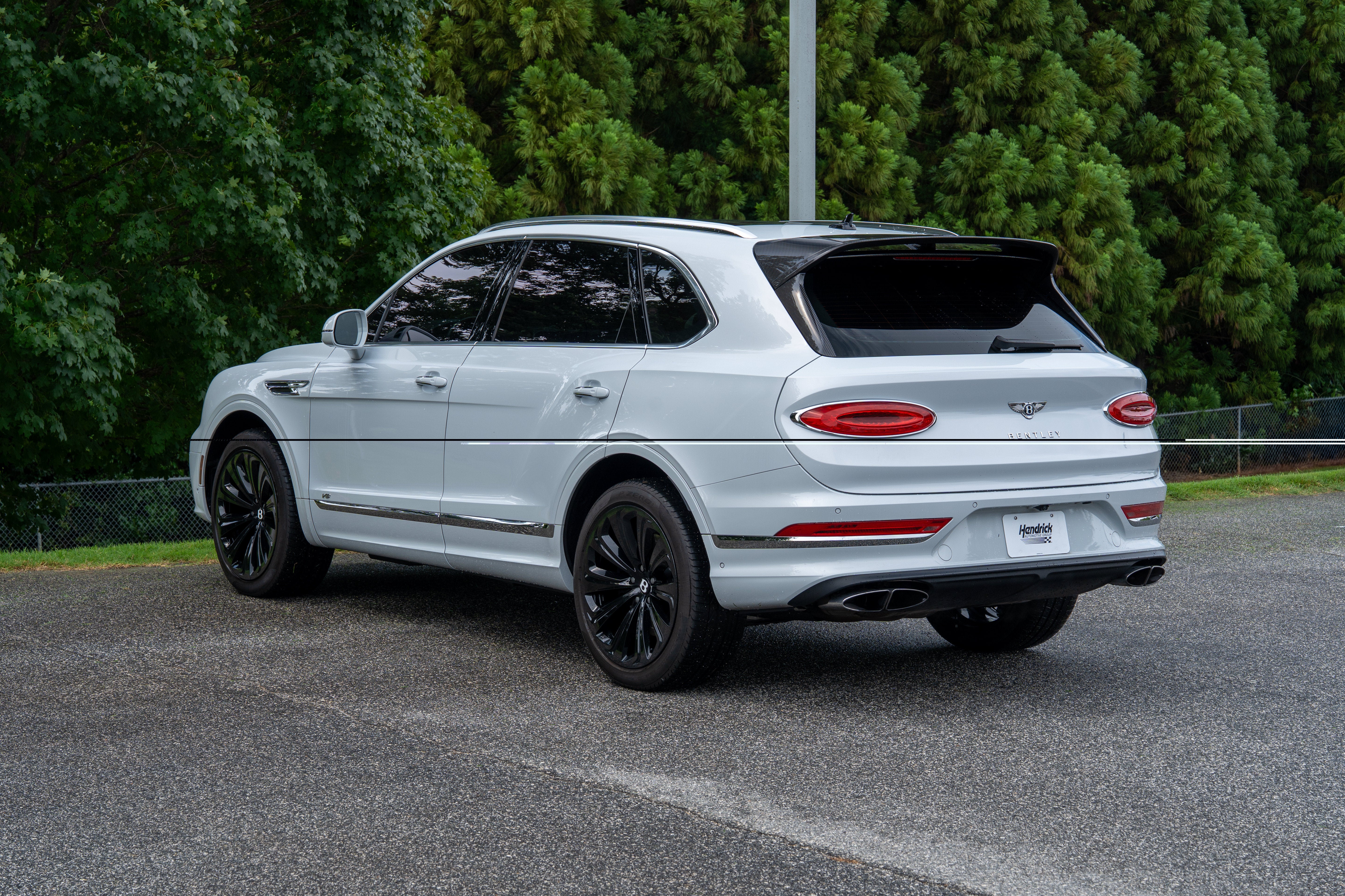 Used 2022 Ghost White Pearlescent by Mulliner Bentley V8 image 6