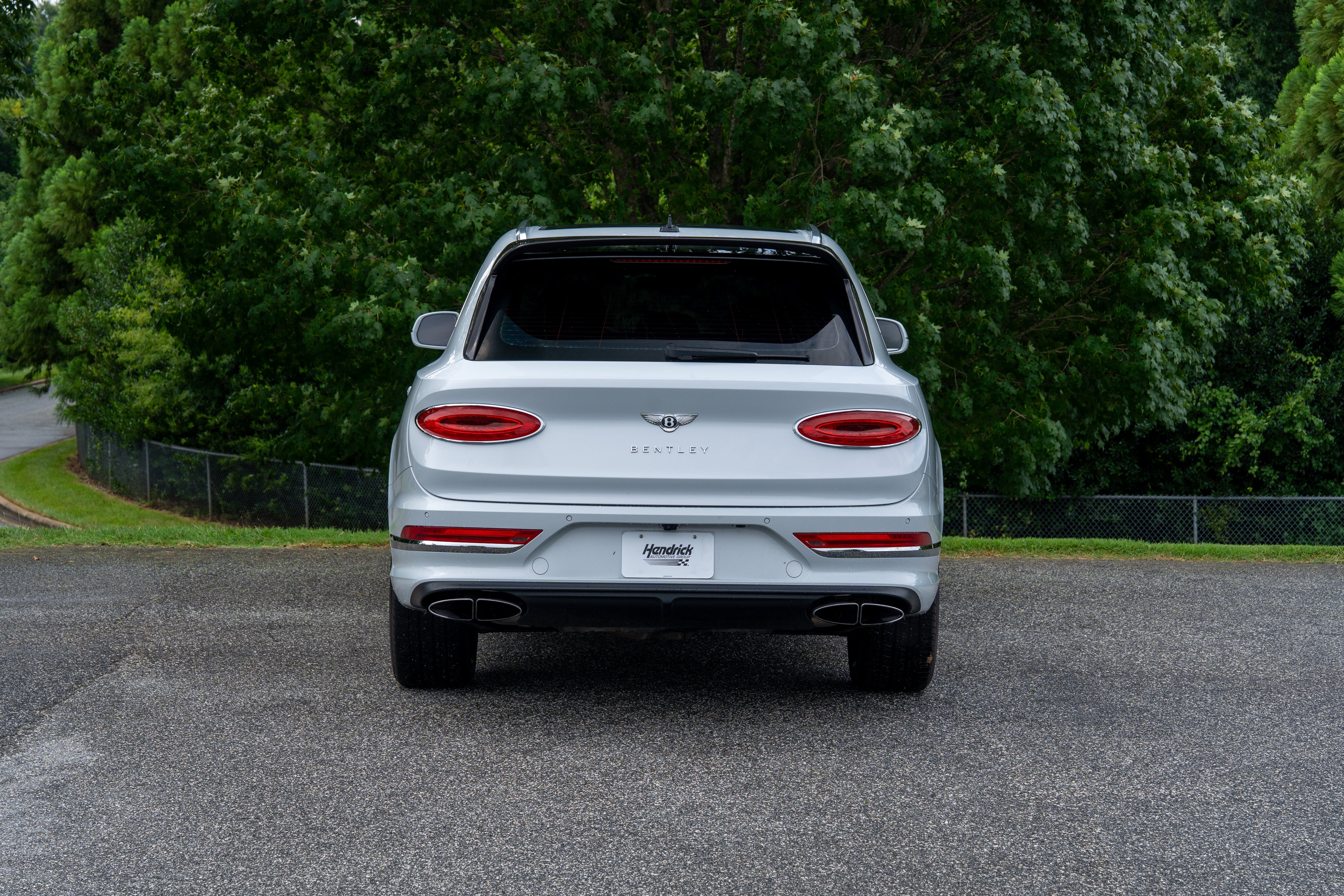Used 2022 Ghost White Pearlescent by Mulliner Bentley V8 image 7