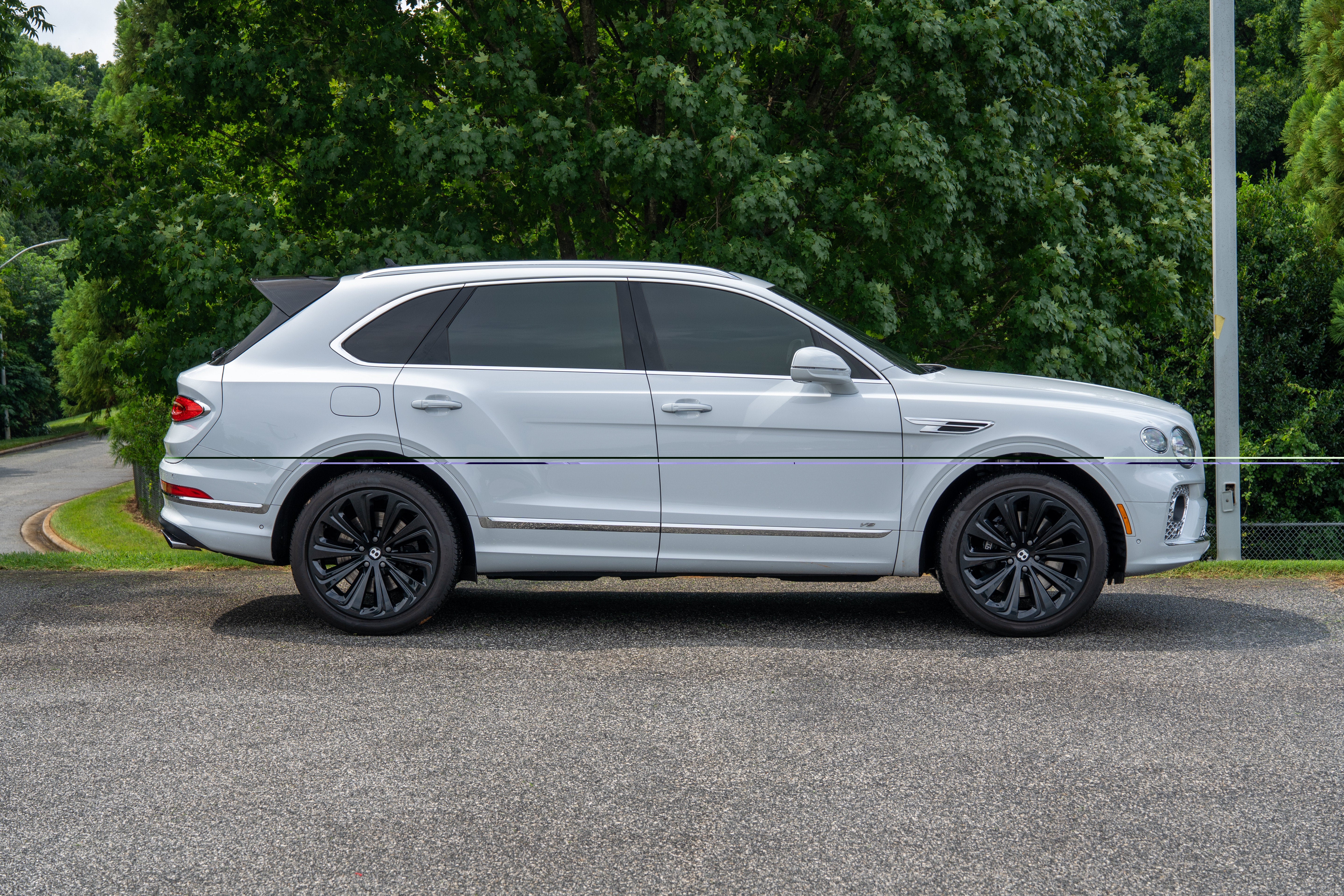 Used 2022 Ghost White Pearlescent by Mulliner Bentley V8 image 9