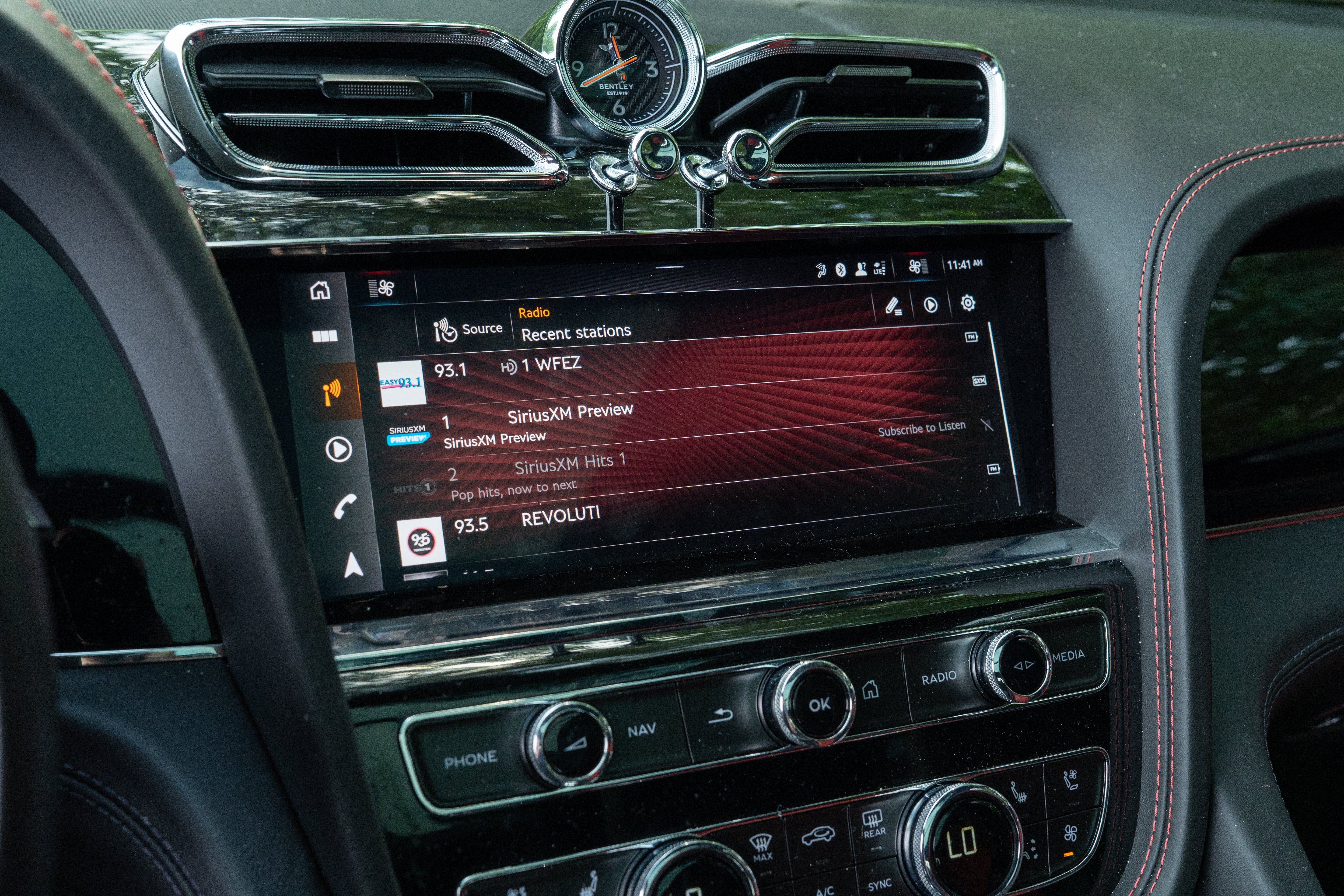 Used 2022 Ghost White Pearlescent by Mulliner Bentley V8 image 22