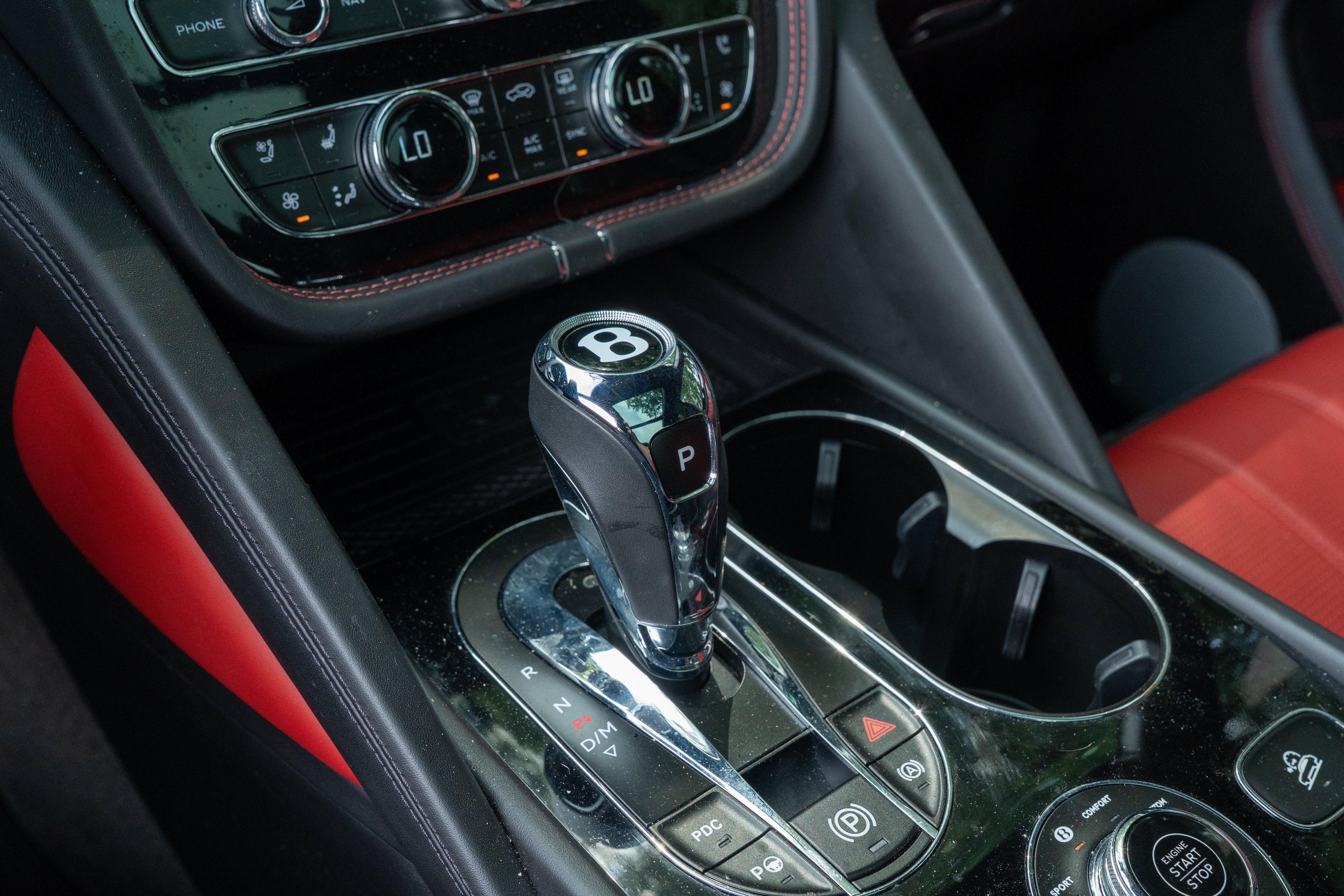Used 2022 Ghost White Pearlescent by Mulliner Bentley V8 image 23