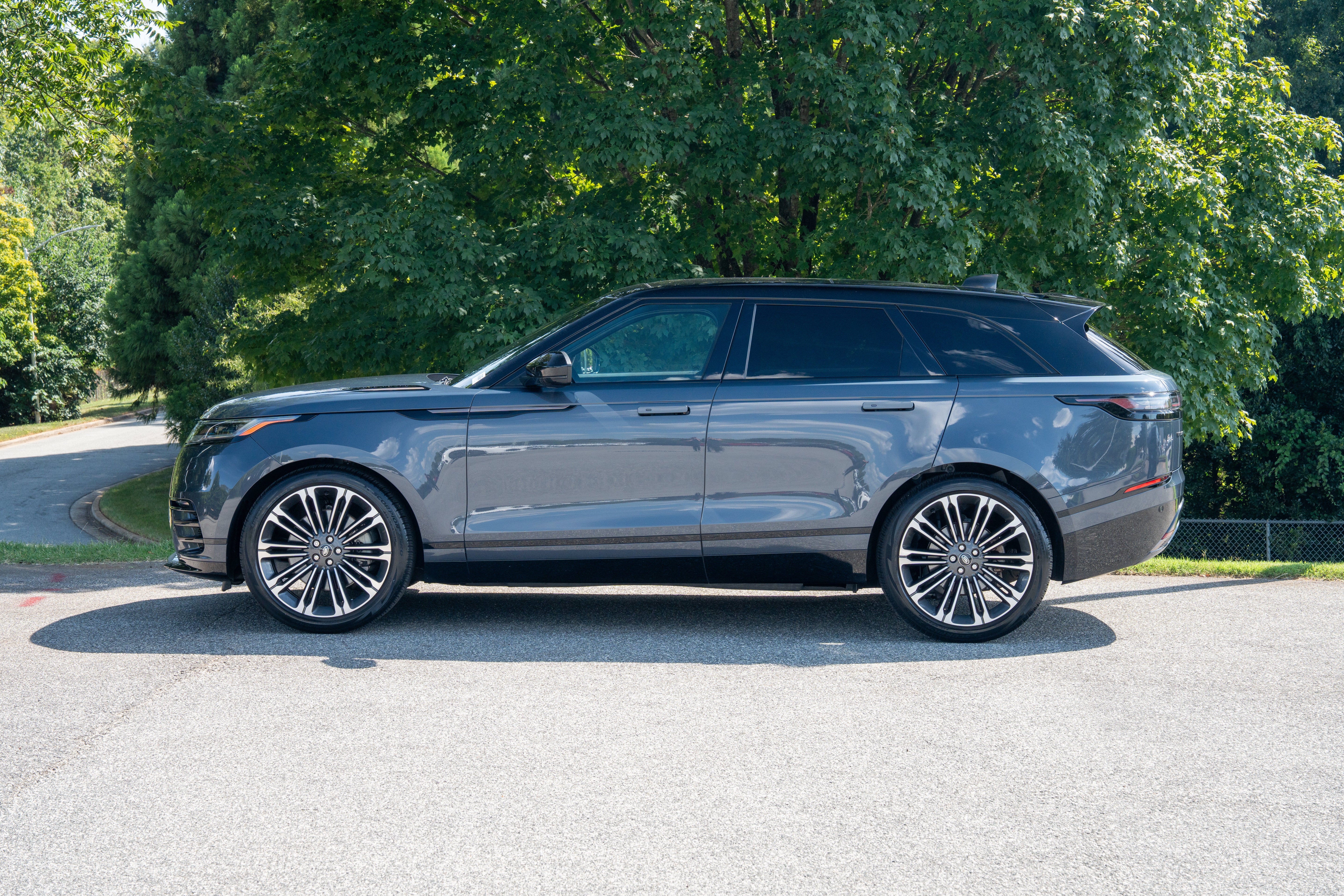 Used 2024 Varesine Blue Metallic Land Rover Dynamic HSE image 5