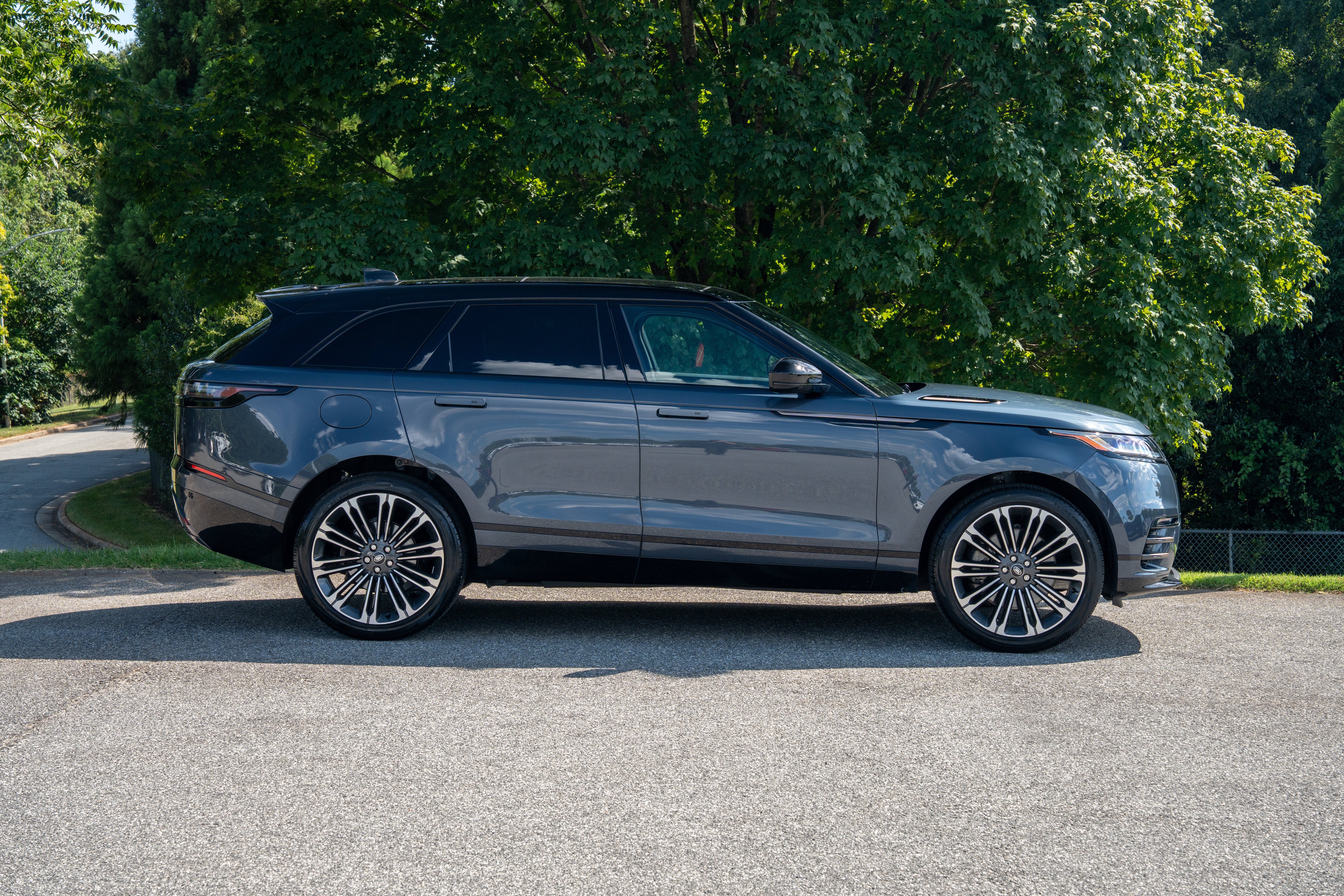 Used 2024 Varesine Blue Metallic Land Rover Dynamic HSE image 9