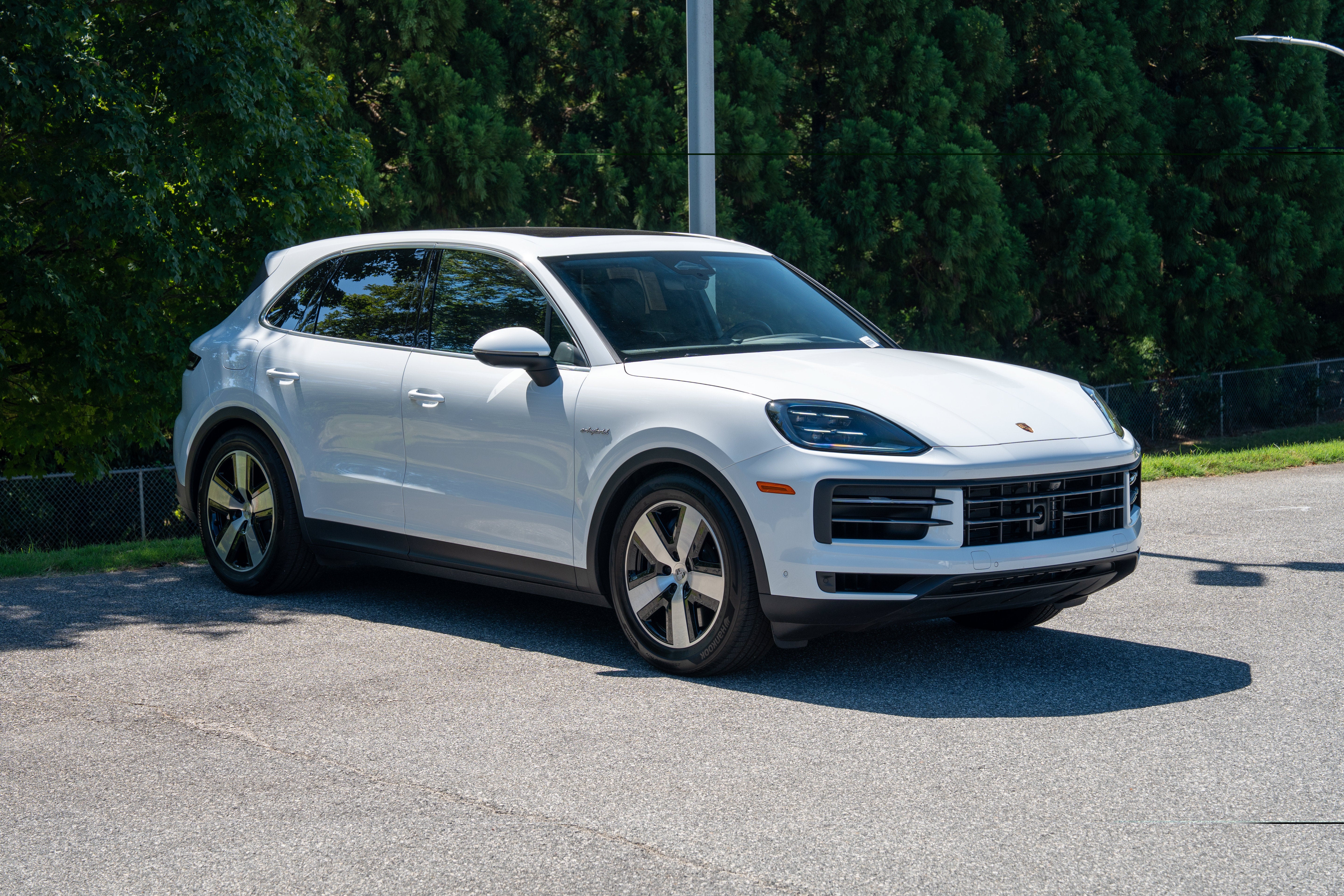 Used 2026 Carrara White Metallic Porsche E-Hybrid image 9