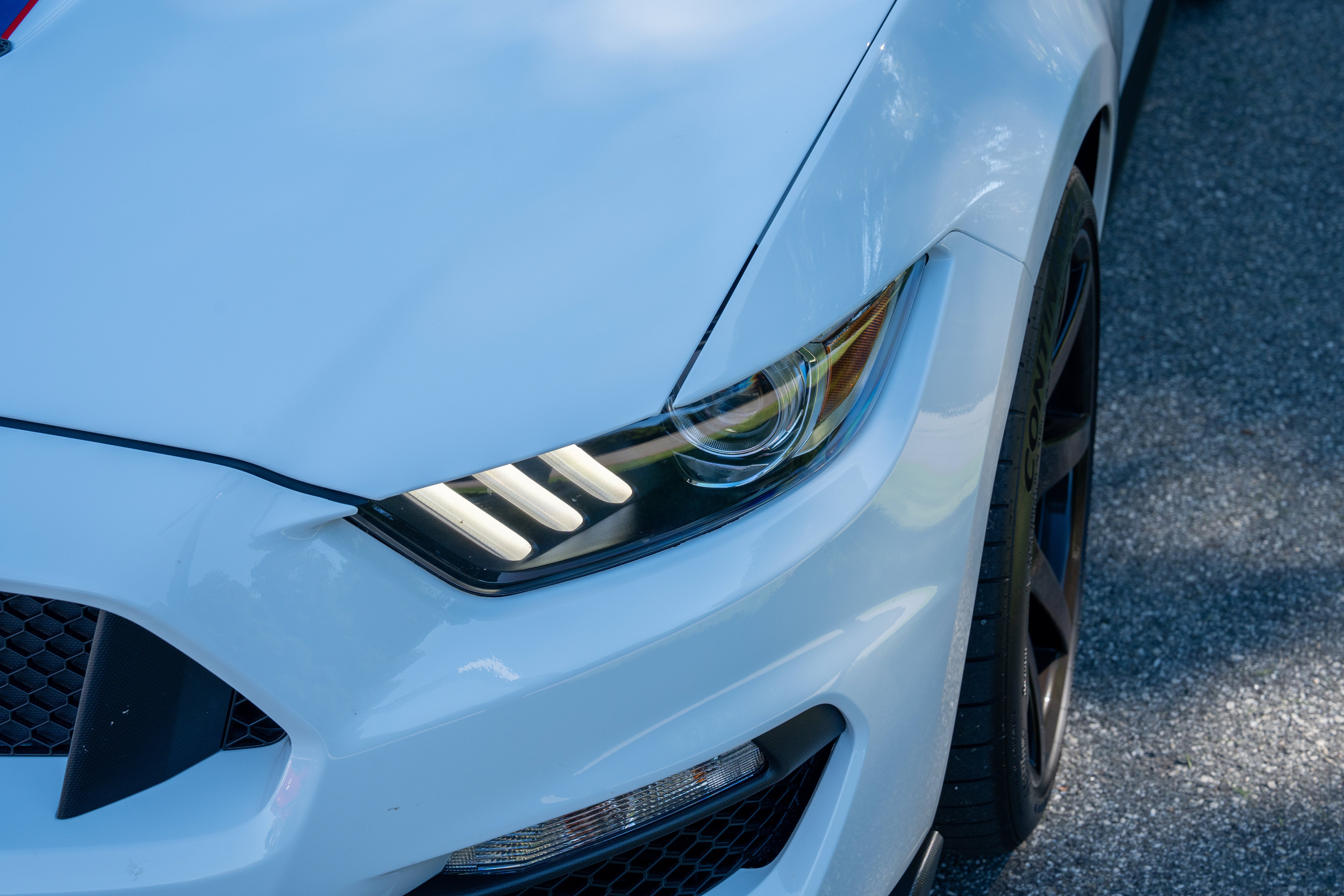 Used 2019 Oxford White Ford Shelby GT350R image 4