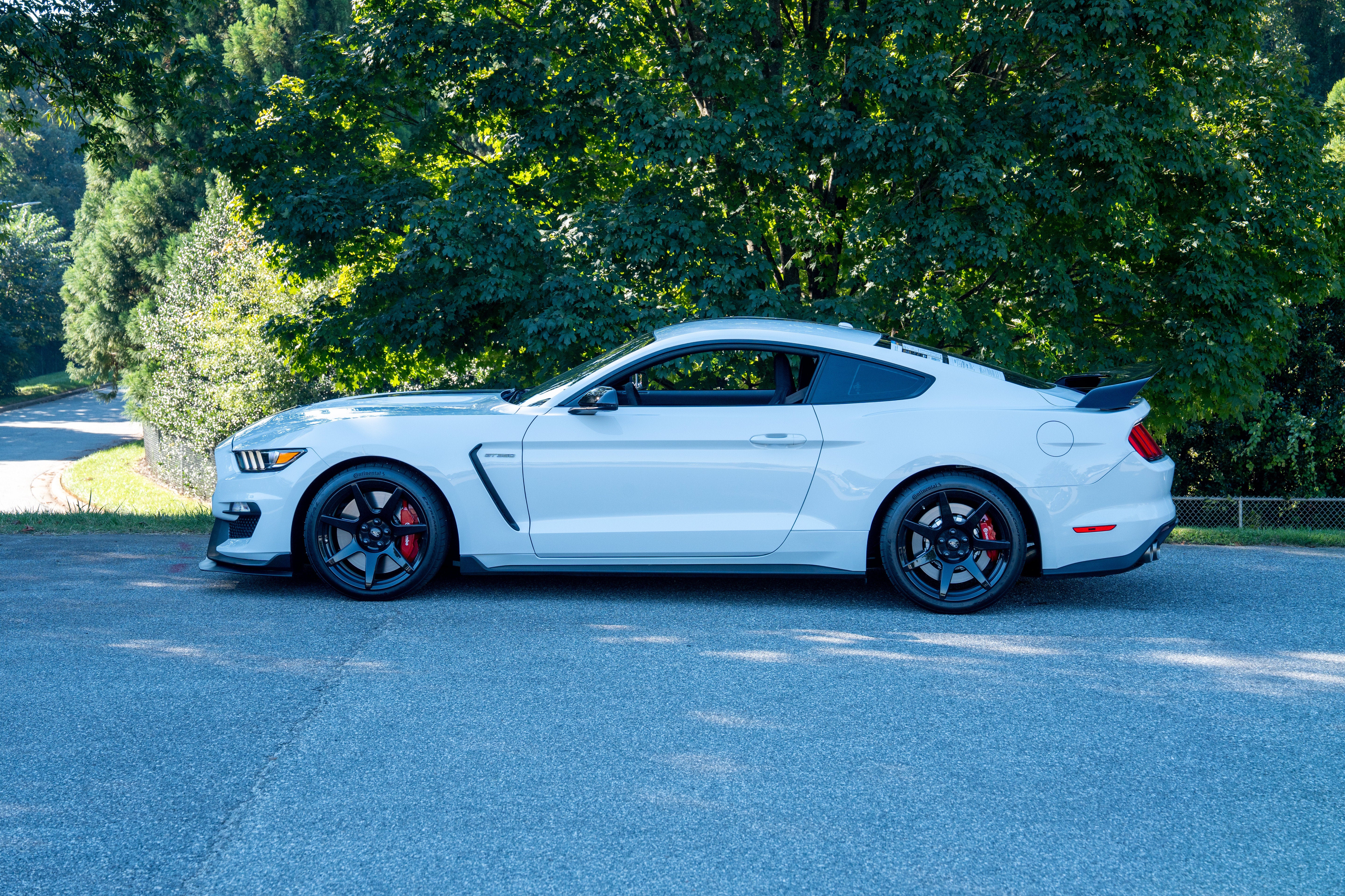 Used 2019 Oxford White Ford Shelby GT350R image 5