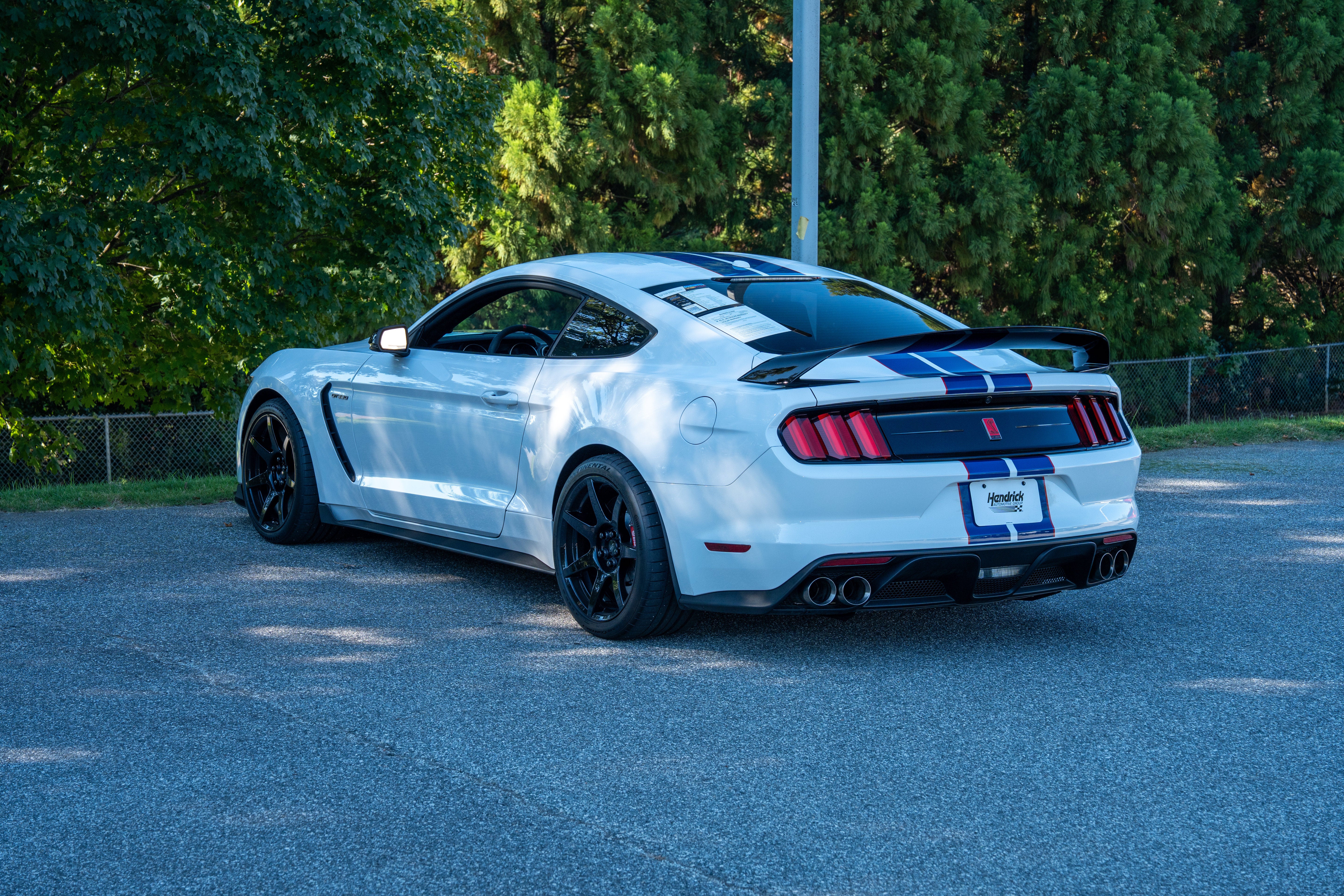 Used 2019 Oxford White Ford Shelby GT350R image 6
