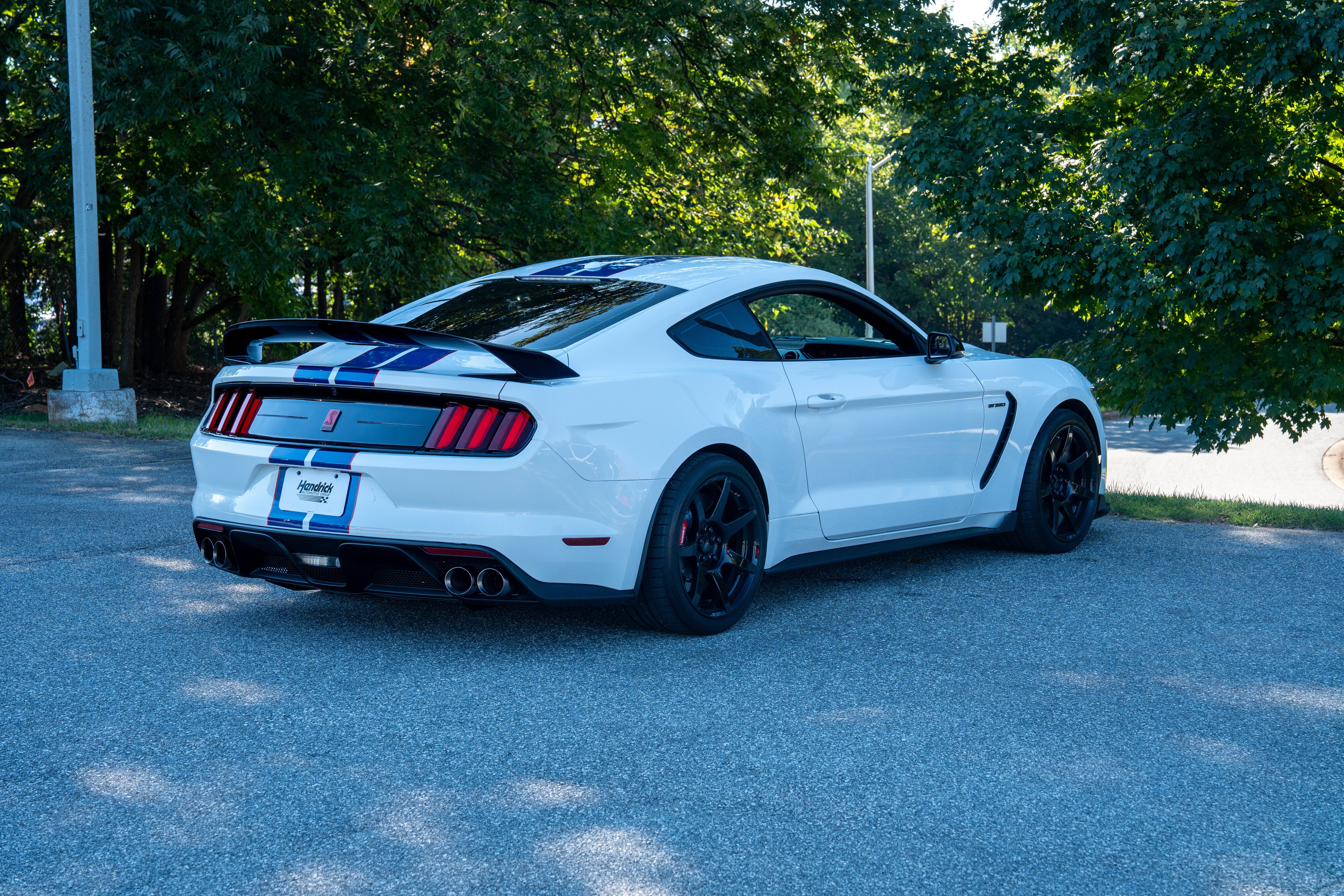 Used 2019 Oxford White Ford Shelby GT350R image 8