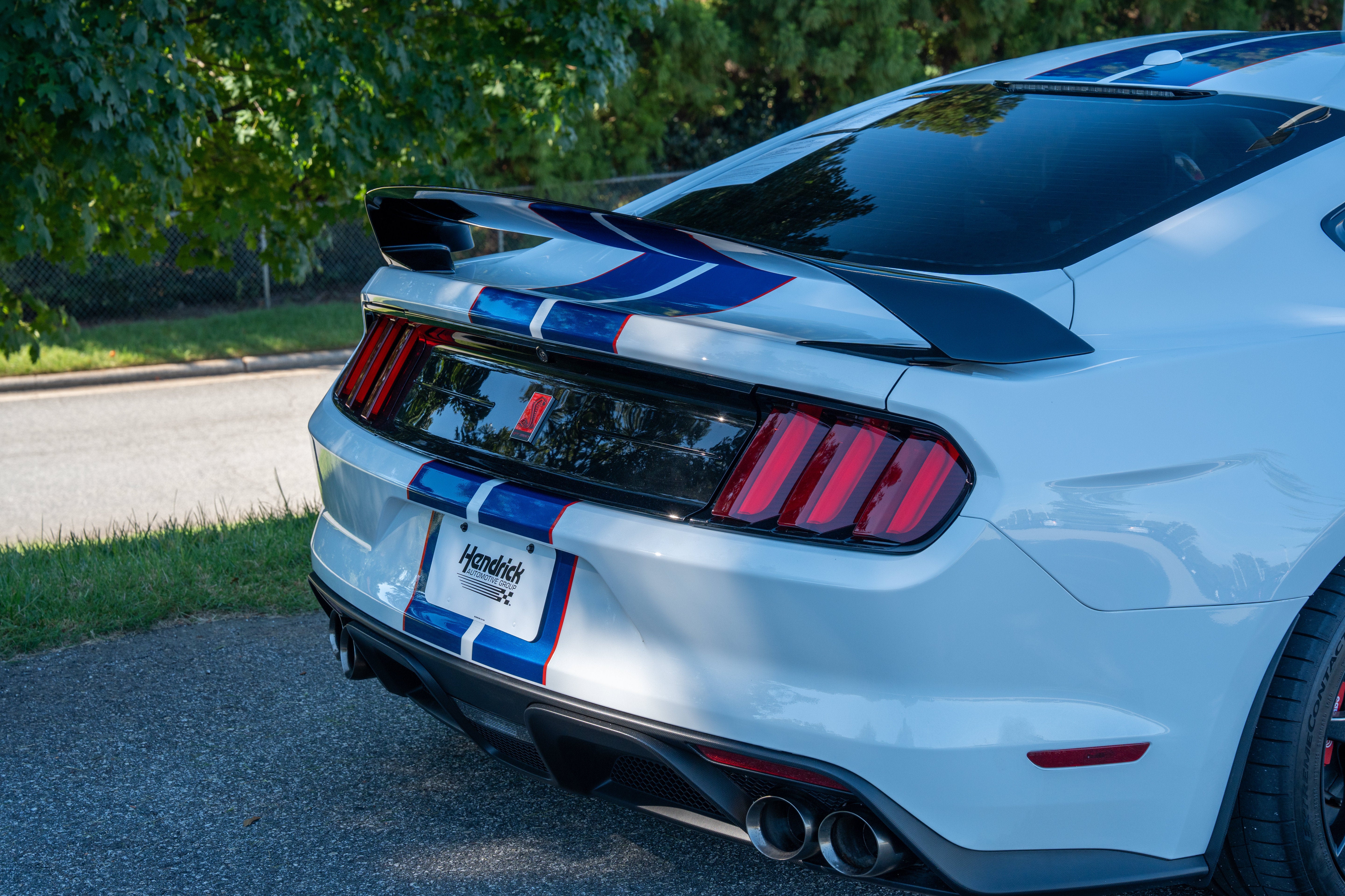 Used 2019 Oxford White Ford Shelby GT350R image 13