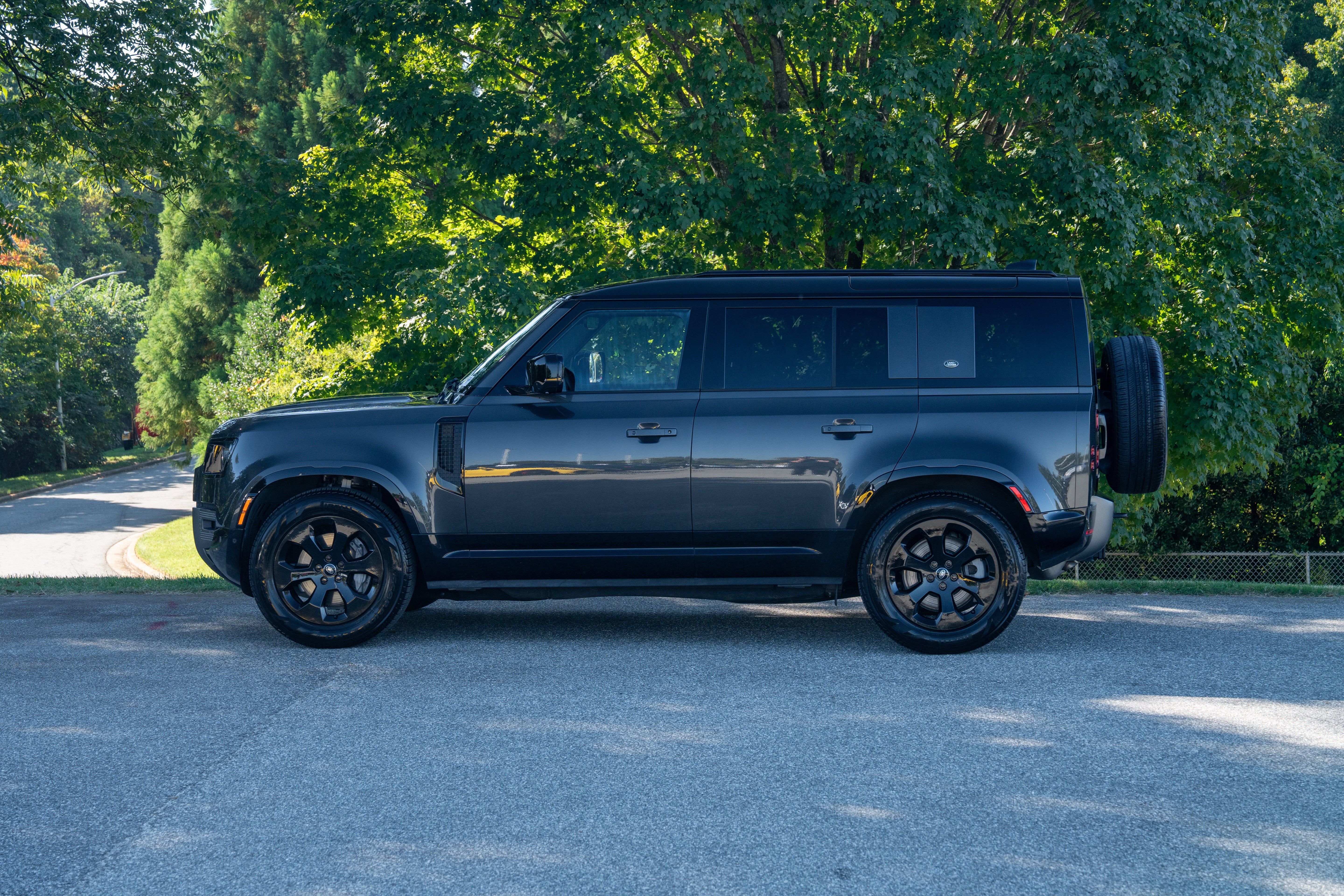 Used 2023 Carpathian Gray Premium Metallic Land Rover X-Dynamic SE image 5