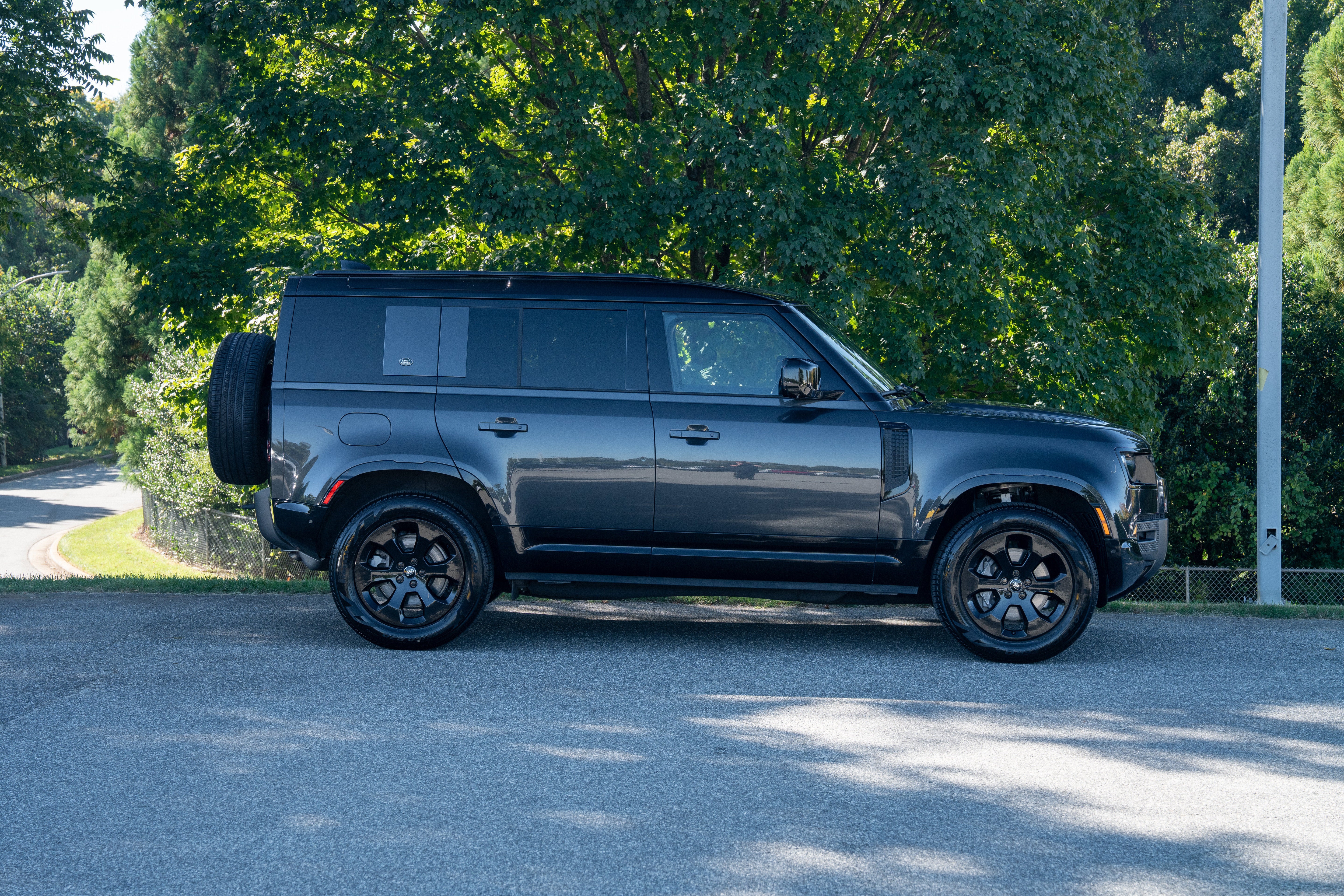 Used 2023 Carpathian Gray Premium Metallic Land Rover X-Dynamic SE image 9