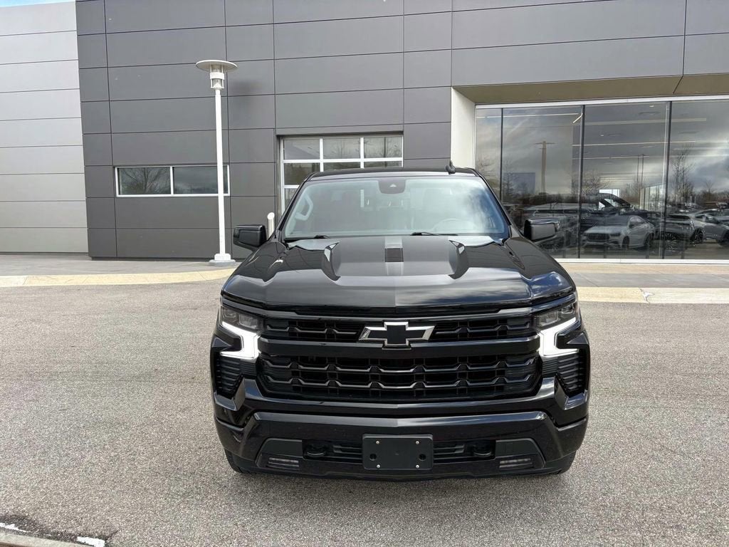 4WD Crew Cab 157" RST