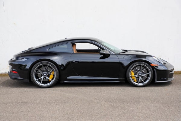 GT3 Coupe w/Touring Package
