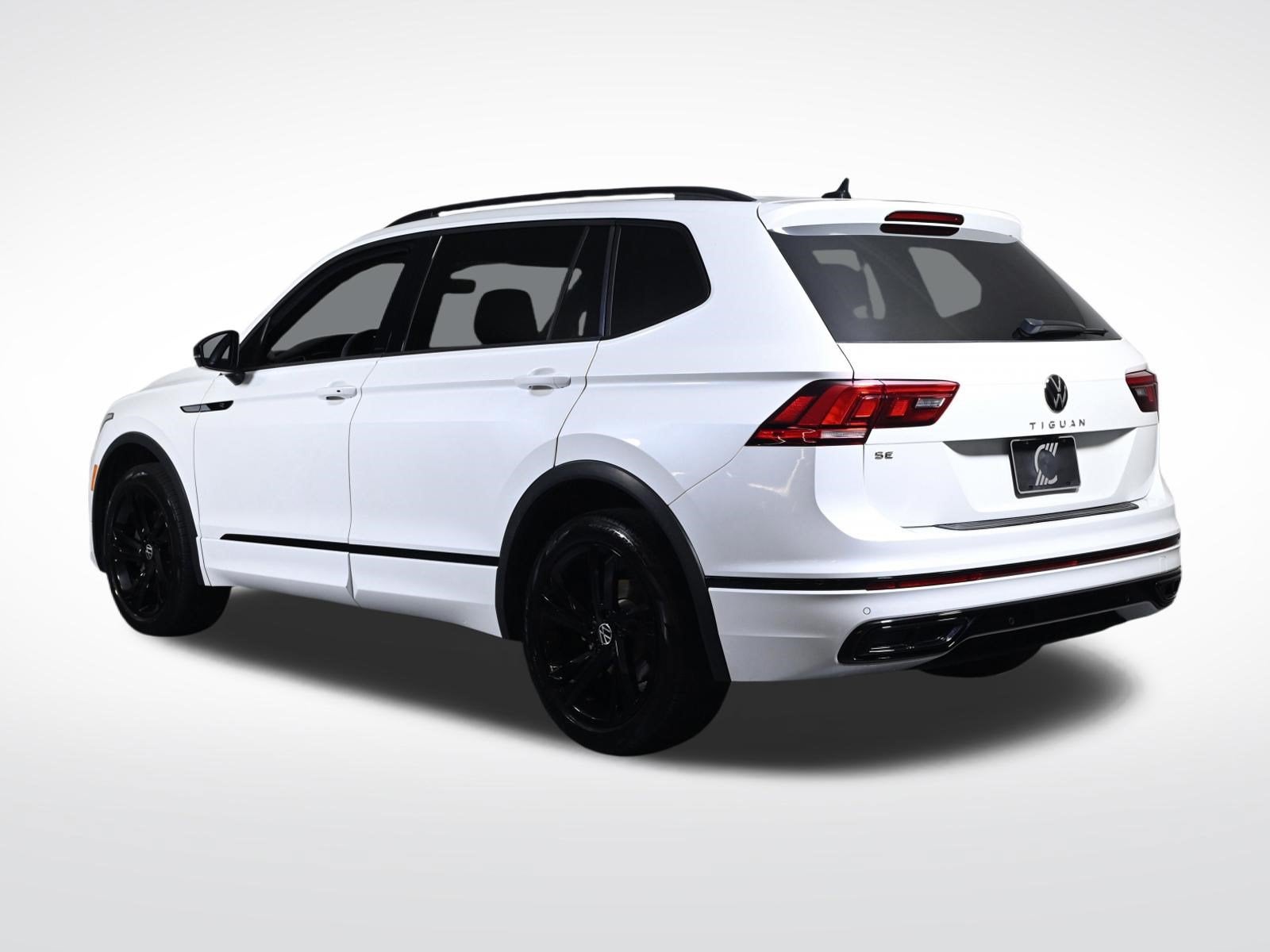 2.0T SE R-Line Black FWD