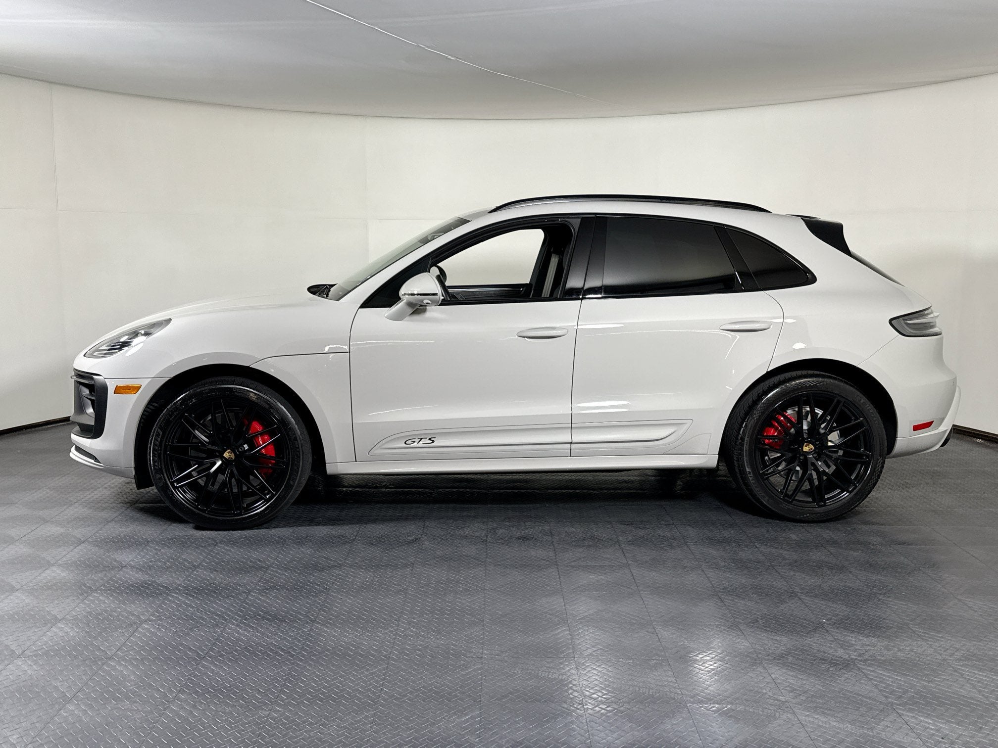 GTS AWD