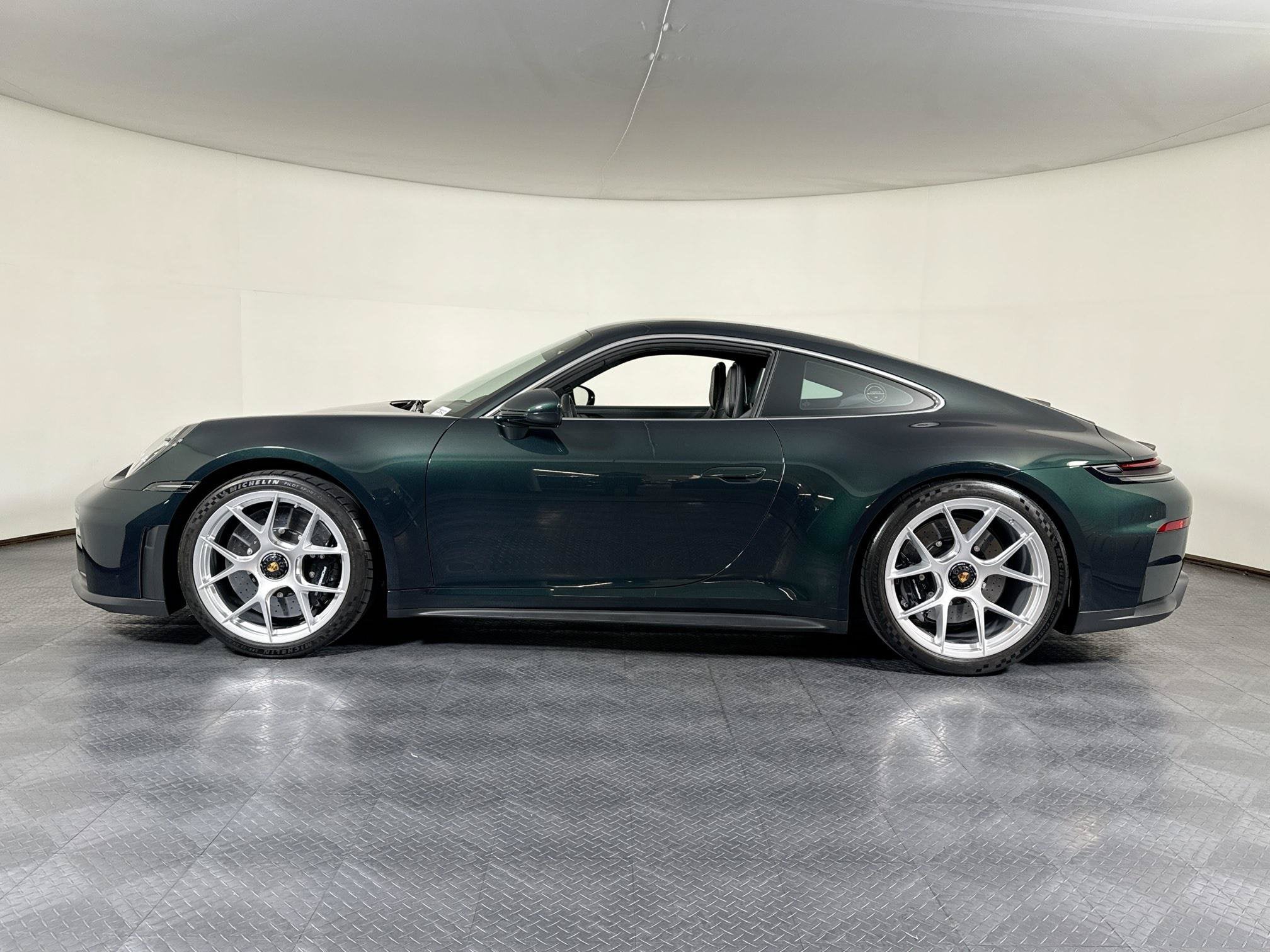GT3 Coupe w/Touring Package