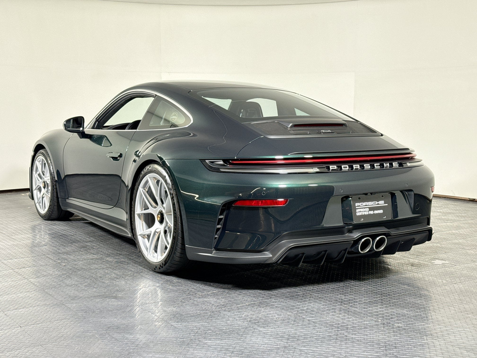 GT3 Coupe w/Touring Package