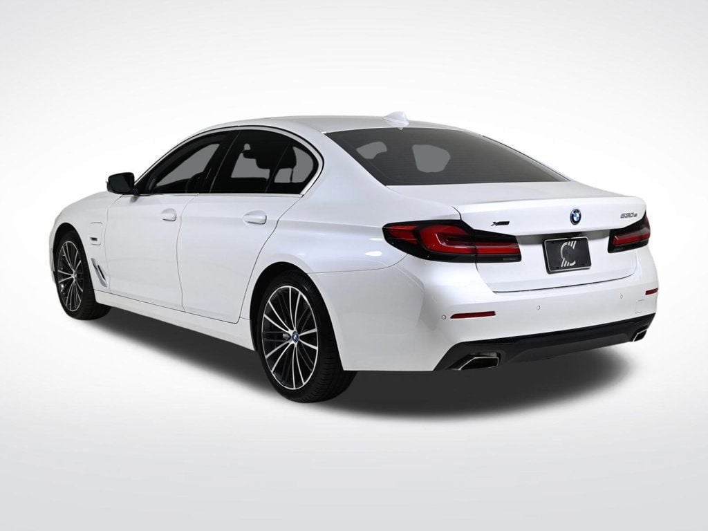 530e xDrive Plug-In Hybrid