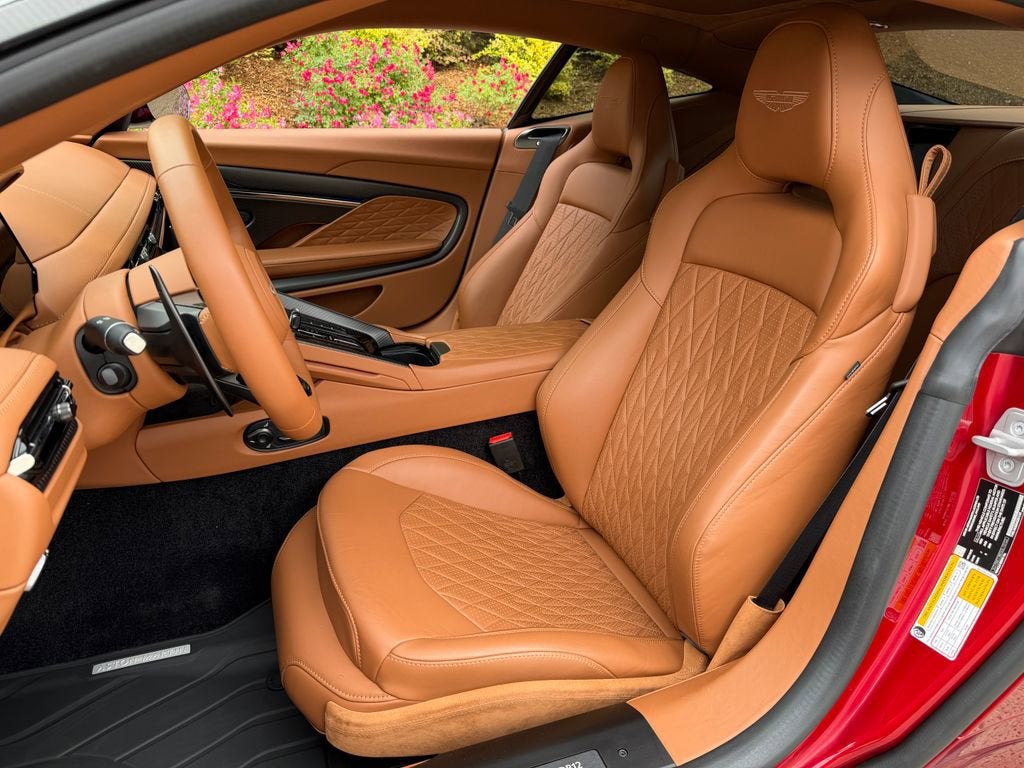 2025 Aston Martin DB12 Base - Photo 10
