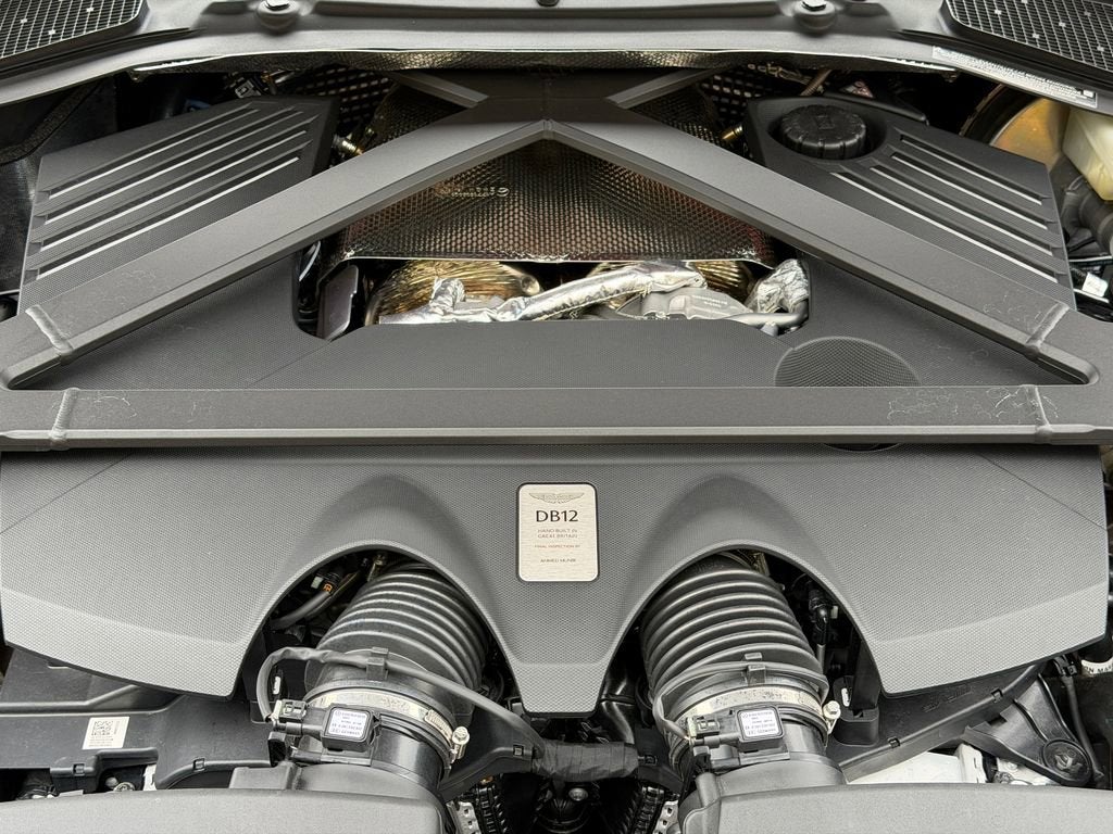2025 Aston Martin DB12 Base - Photo 17