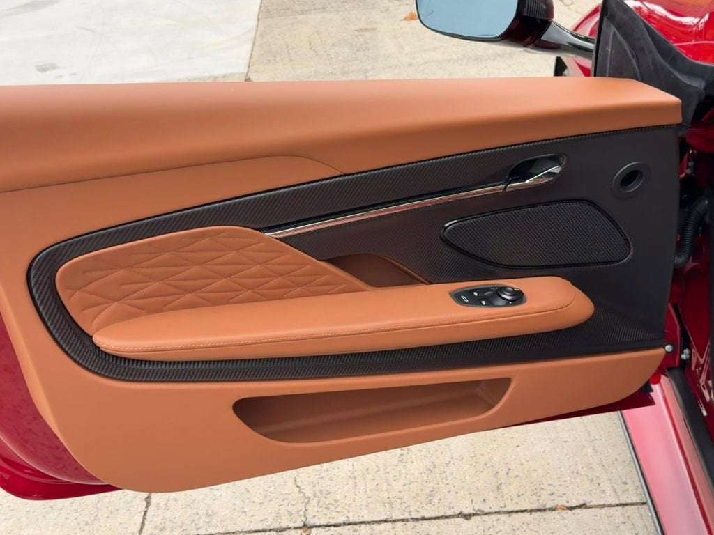 2025 Aston Martin DB12 Base - Photo 19