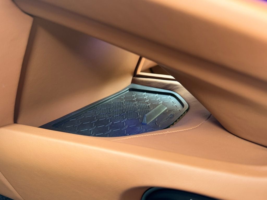 2025 Aston Martin DB12 Base - Photo 32
