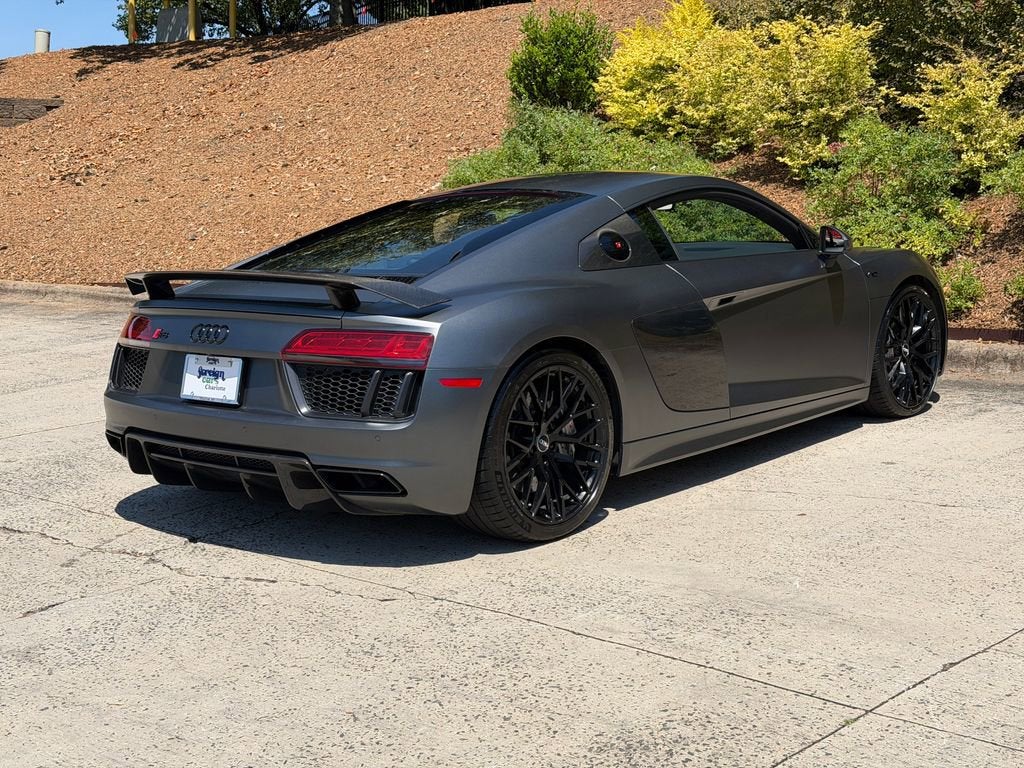V10 plus quattro AWD