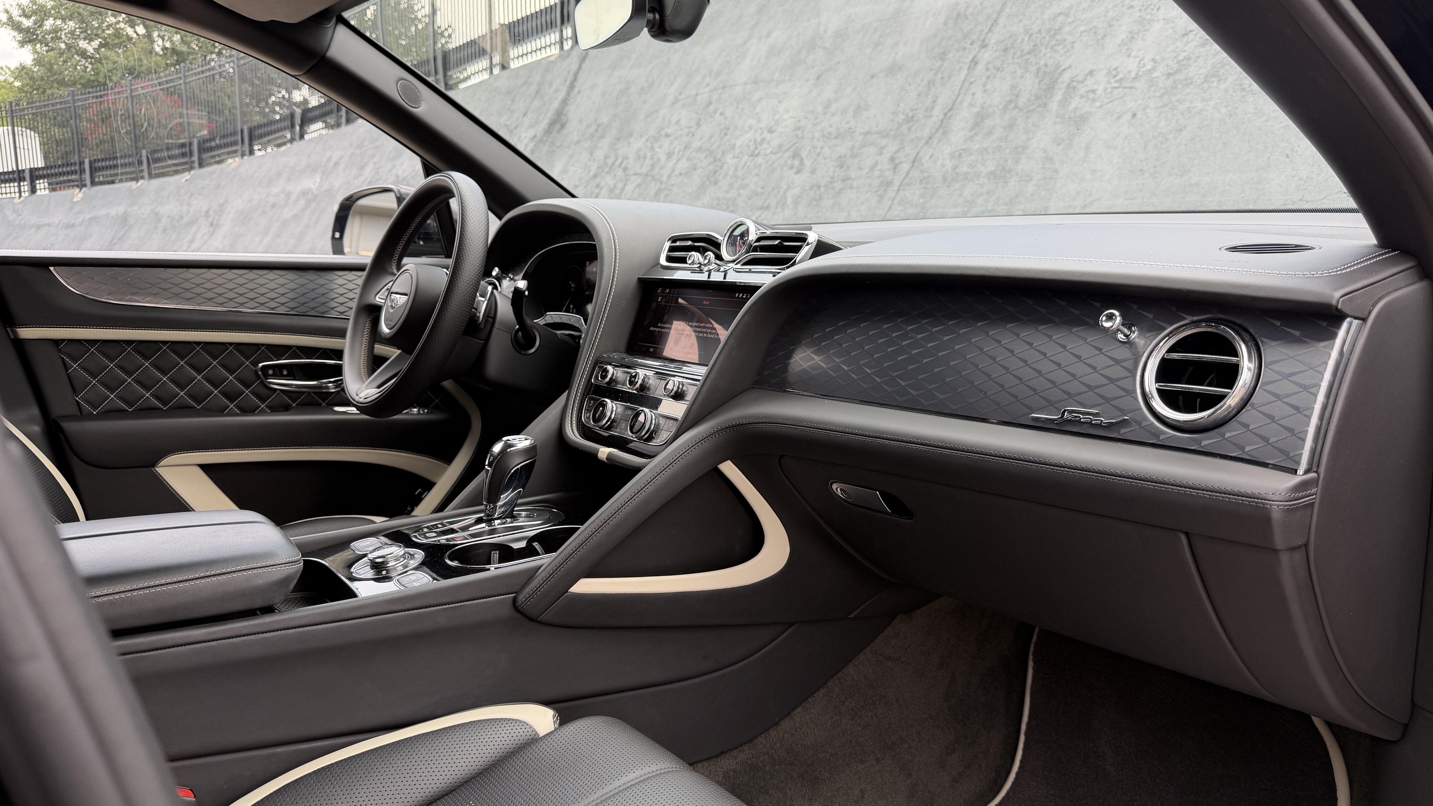 Used 2022 Beluga Bentley Speed image 2