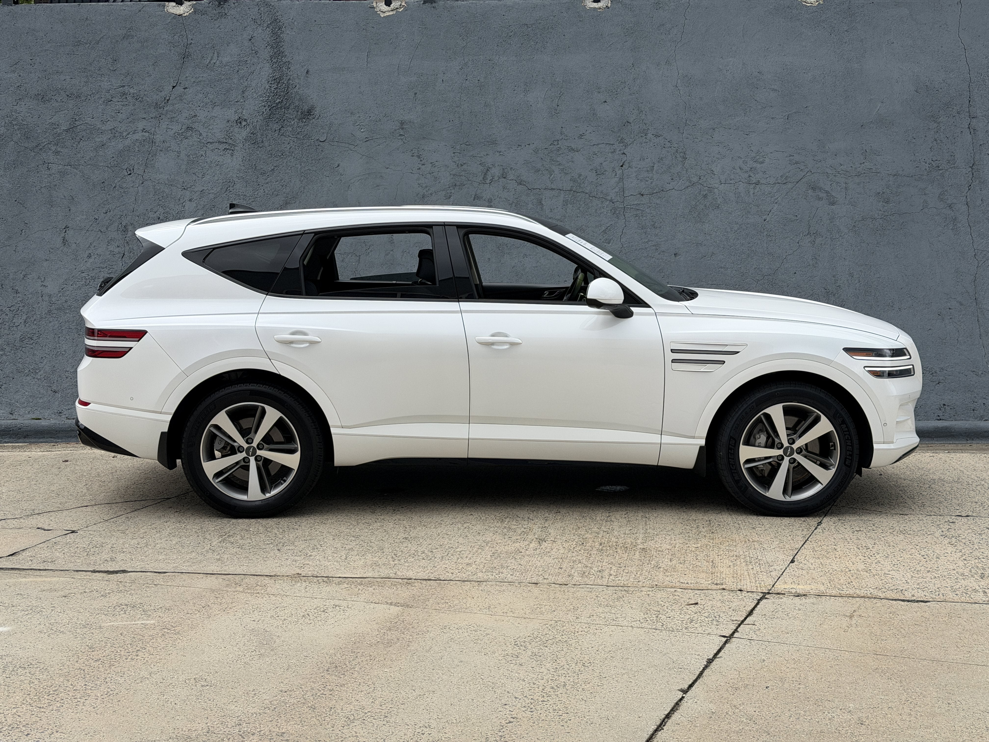 Used 2023 Uyuni White Genesis 3.5T Advanced + AWD image 2