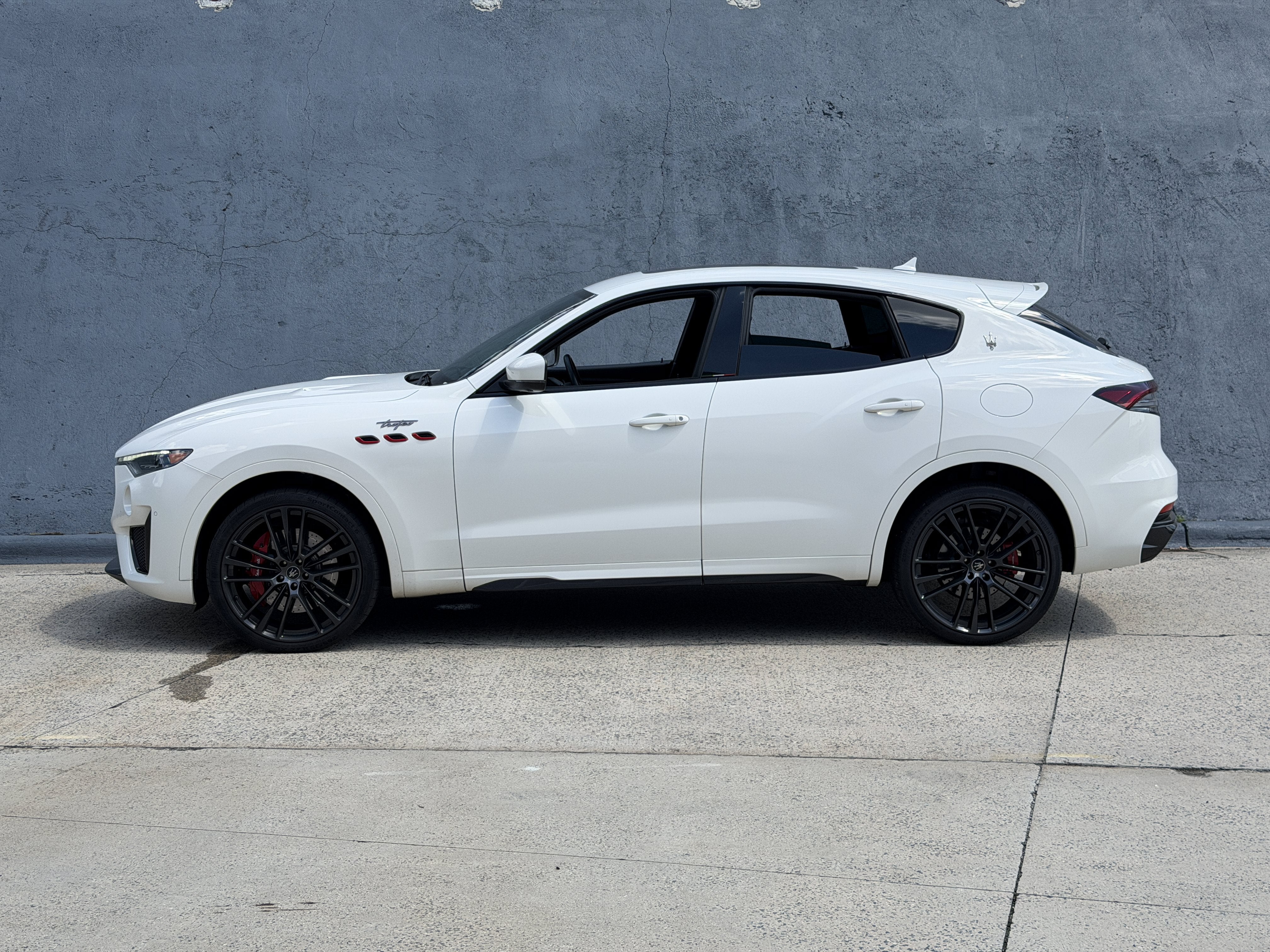 Used 2022 Bianco Maserati Trofeo image 3
